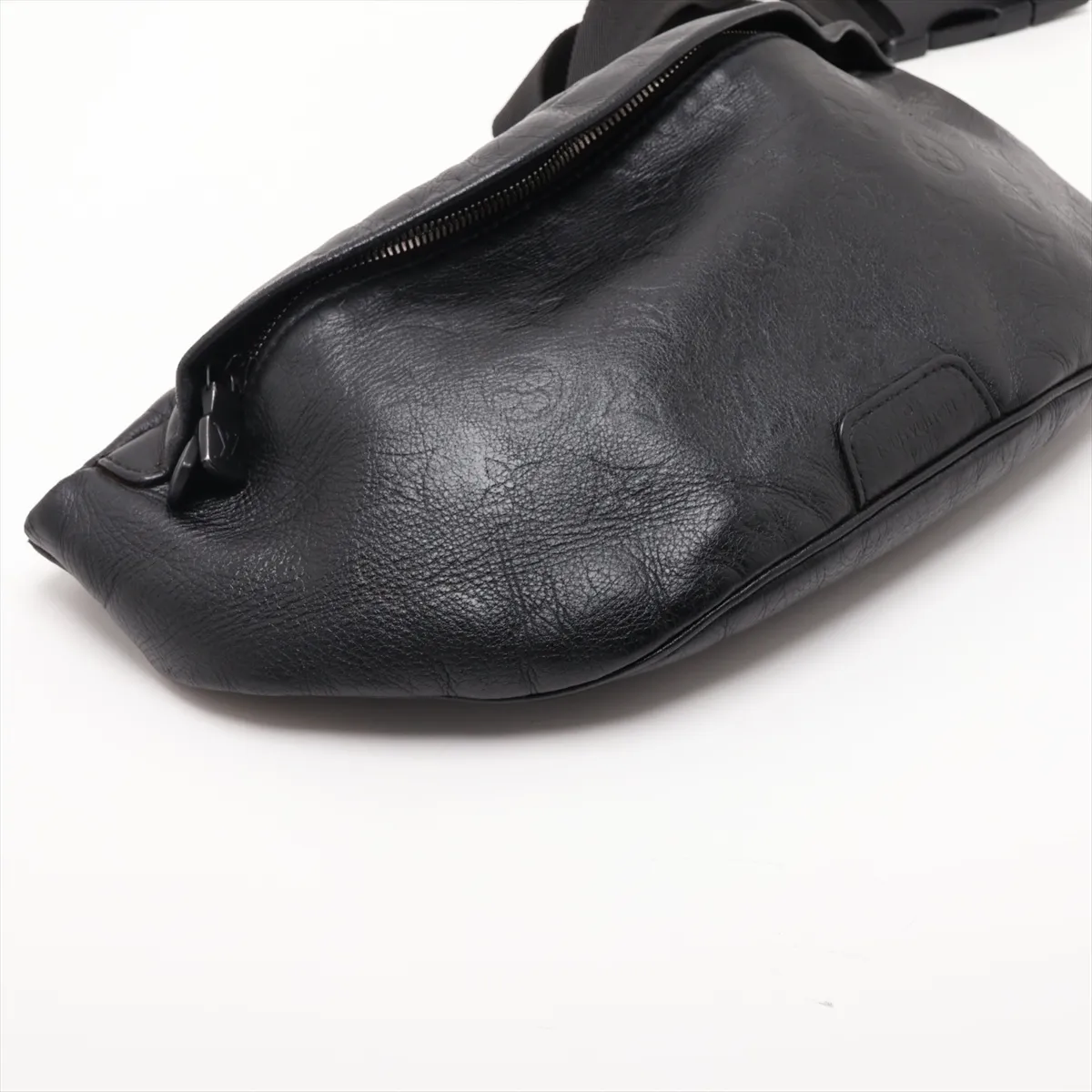 Monogram Shadow Discovery Bum Bag PM M46036 MI4199 Black — view 4