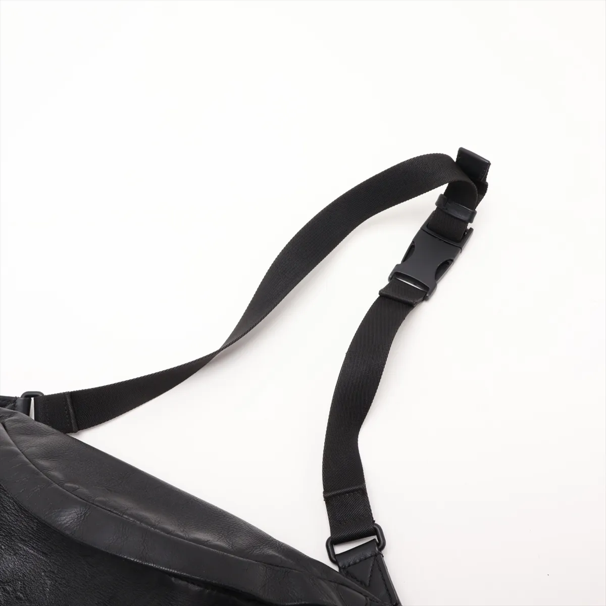 Monogram Shadow Discovery Bum Bag PM M46036 MI4199 Black — view 5