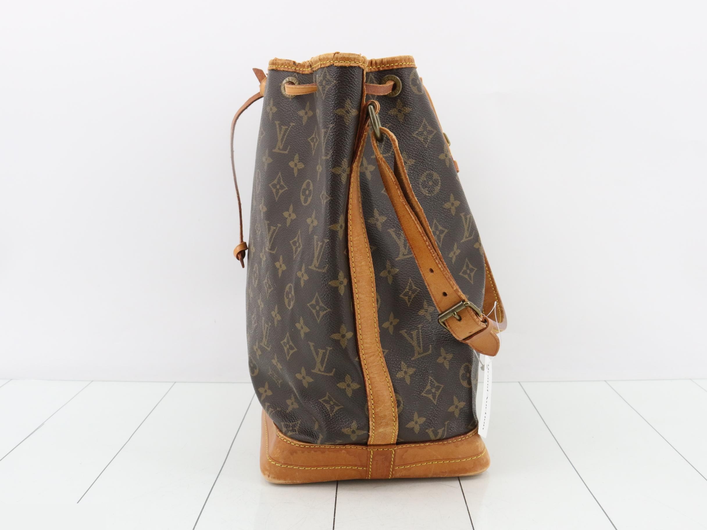 M42224 Noe Shoulder Bag — view 3