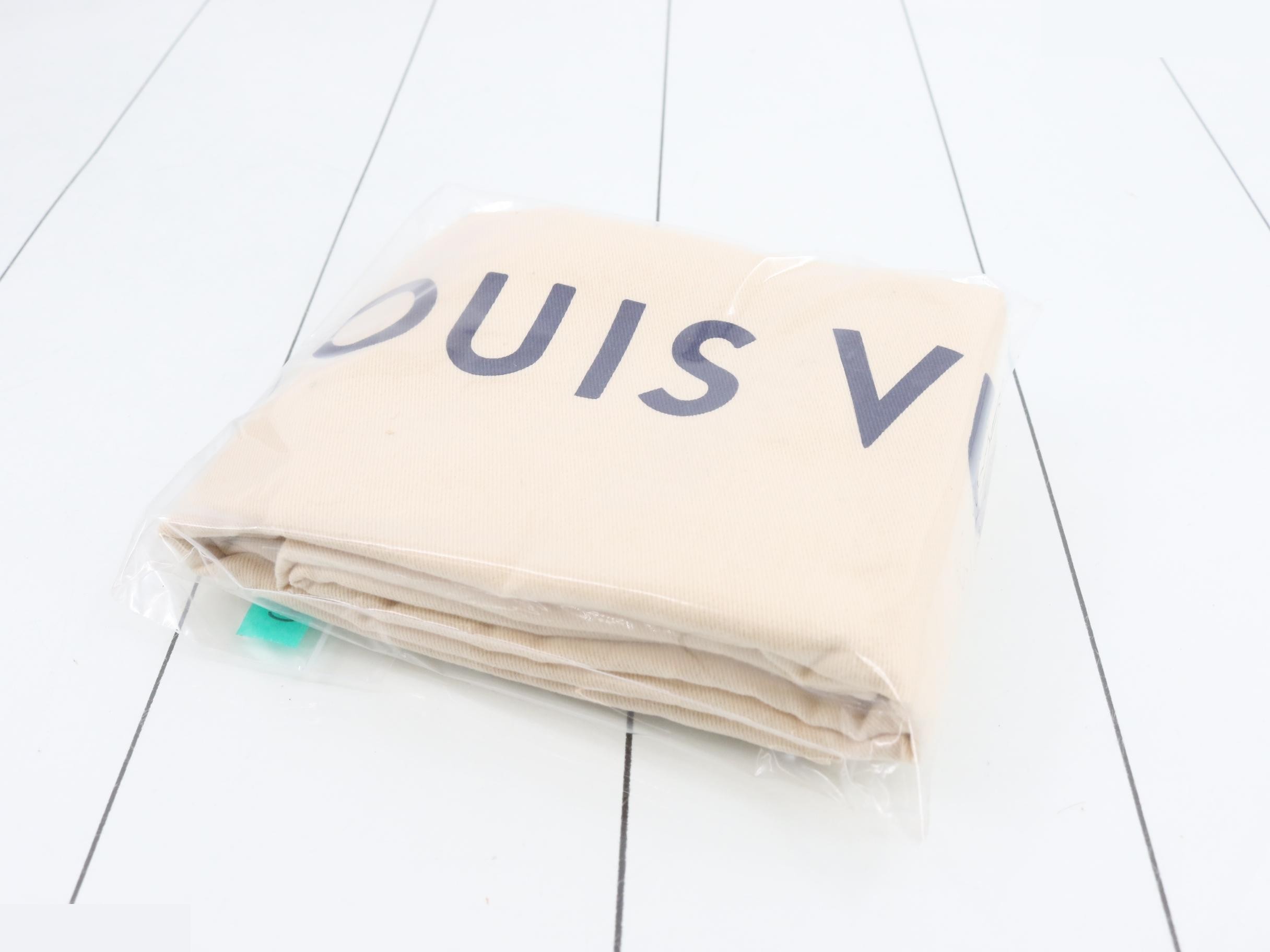 M42224 Noe Shoulder Bag — view 7