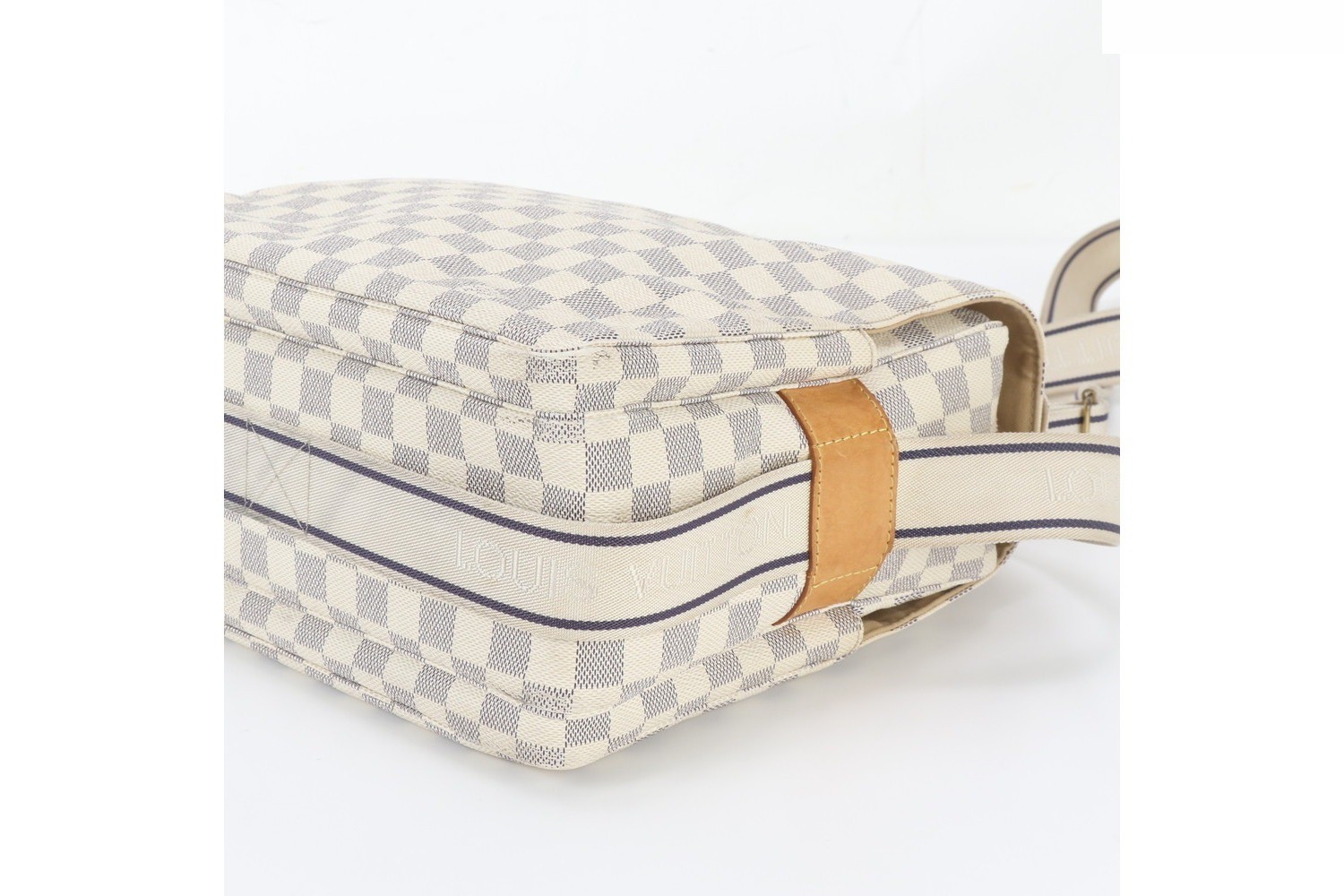 Damier Azur Naviglio N51189 Leather Shoulder Bag — view 4