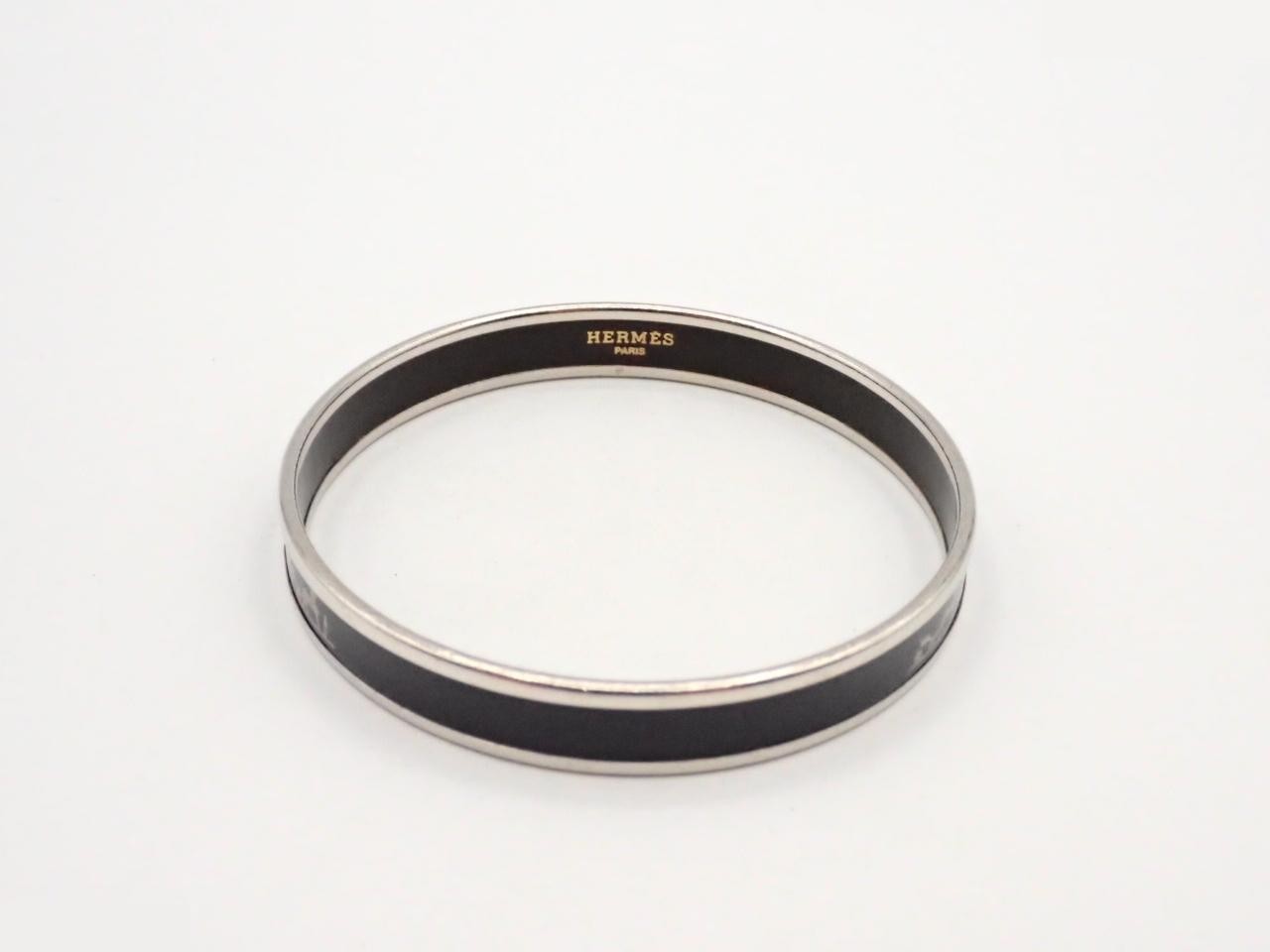 Enamel bangle, wrist circumference approximately 21.5 cm — view 2