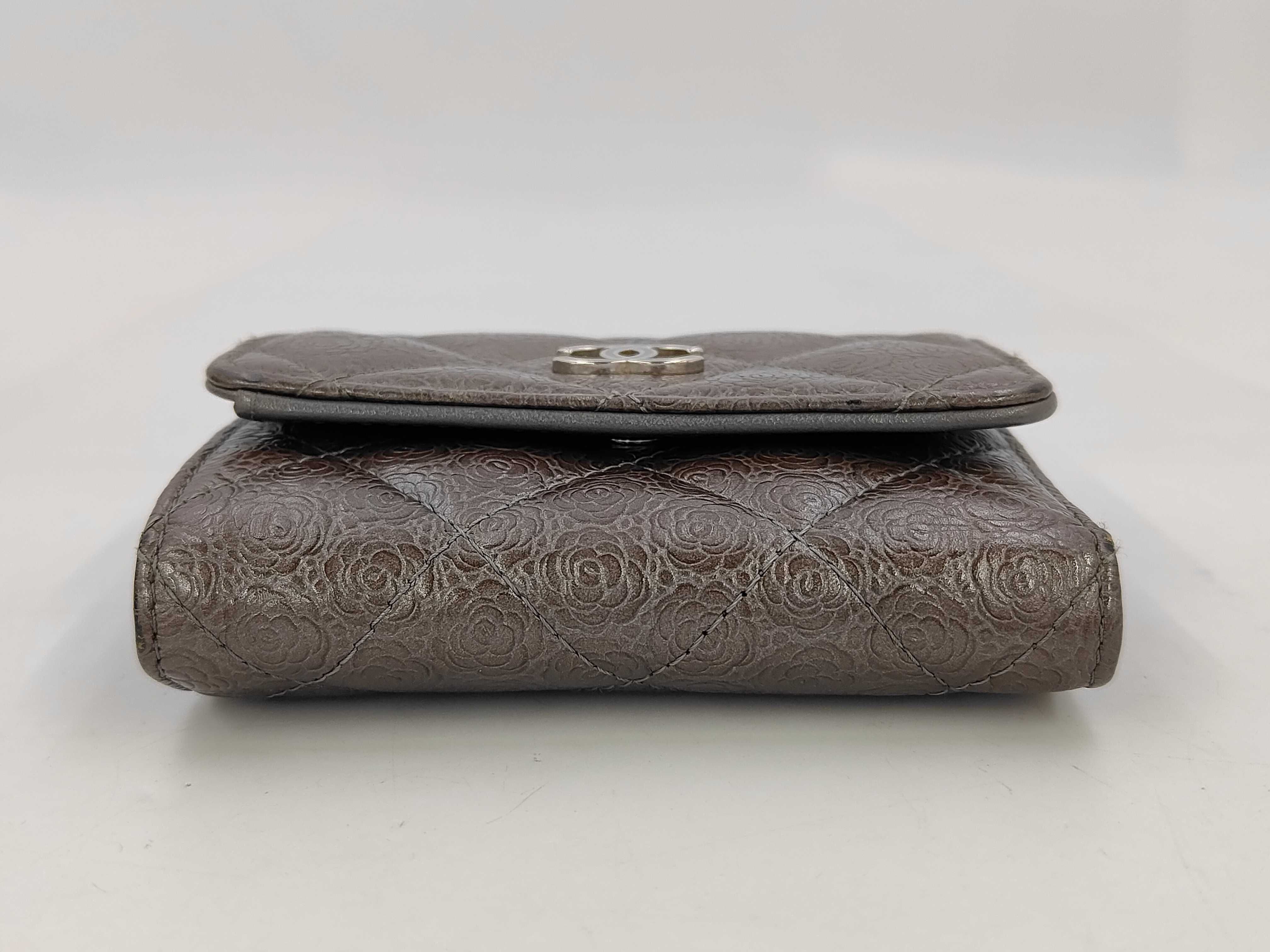 Camellia Leather Compact Wallet, Silver with Gold Hardware, 26104983 (Wallet) — view 3