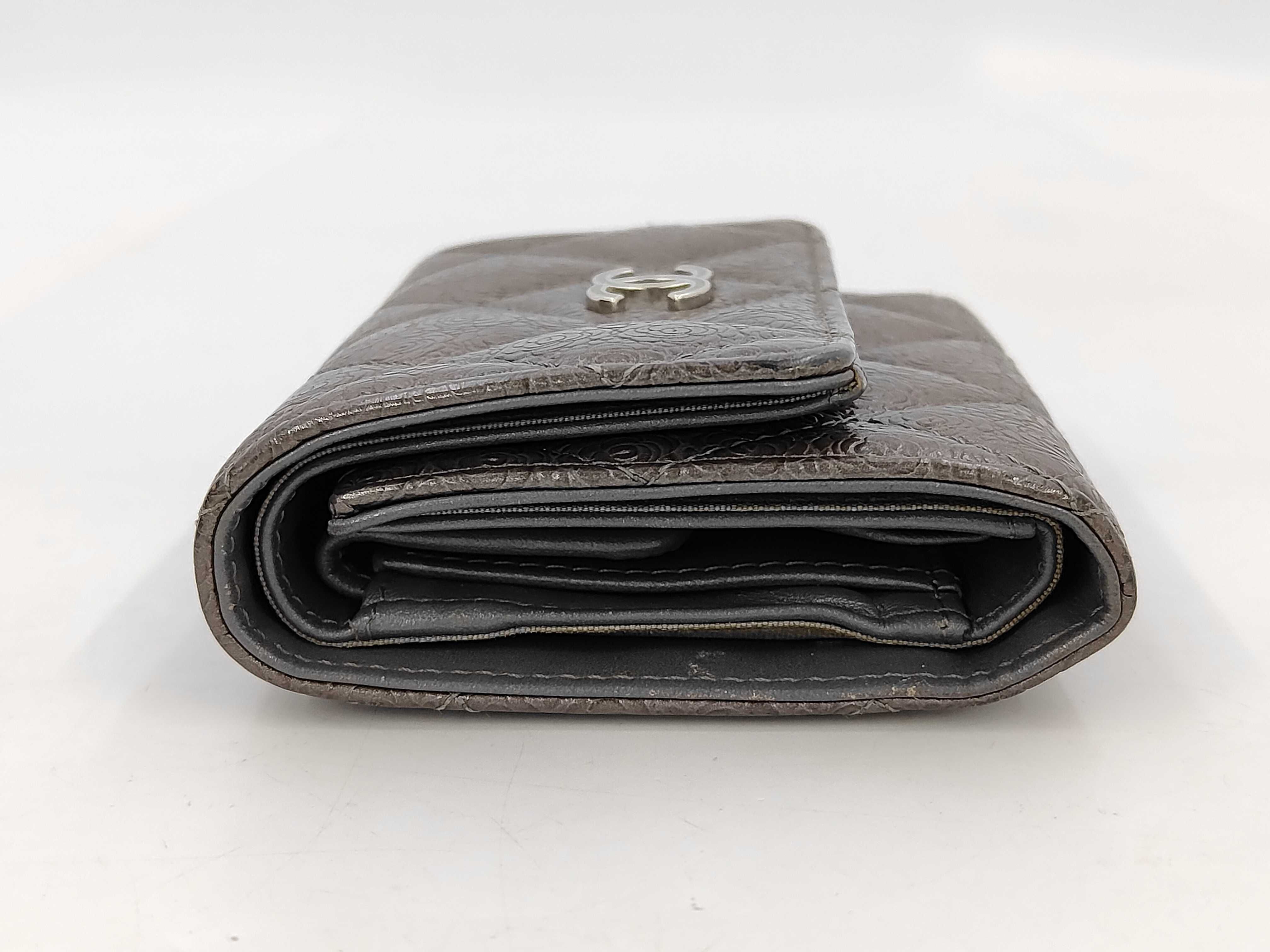 Camellia Leather Compact Wallet, Silver with Gold Hardware, 26104983 (Wallet) — view 5