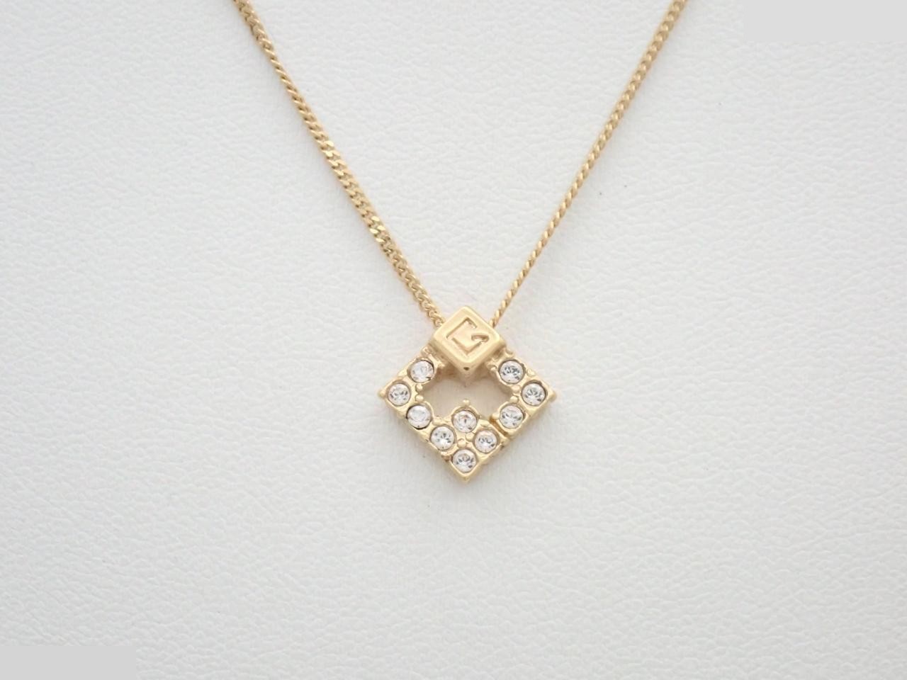 Other lines: Precious metals, necklaces, pendants, chain approximately 41cm
