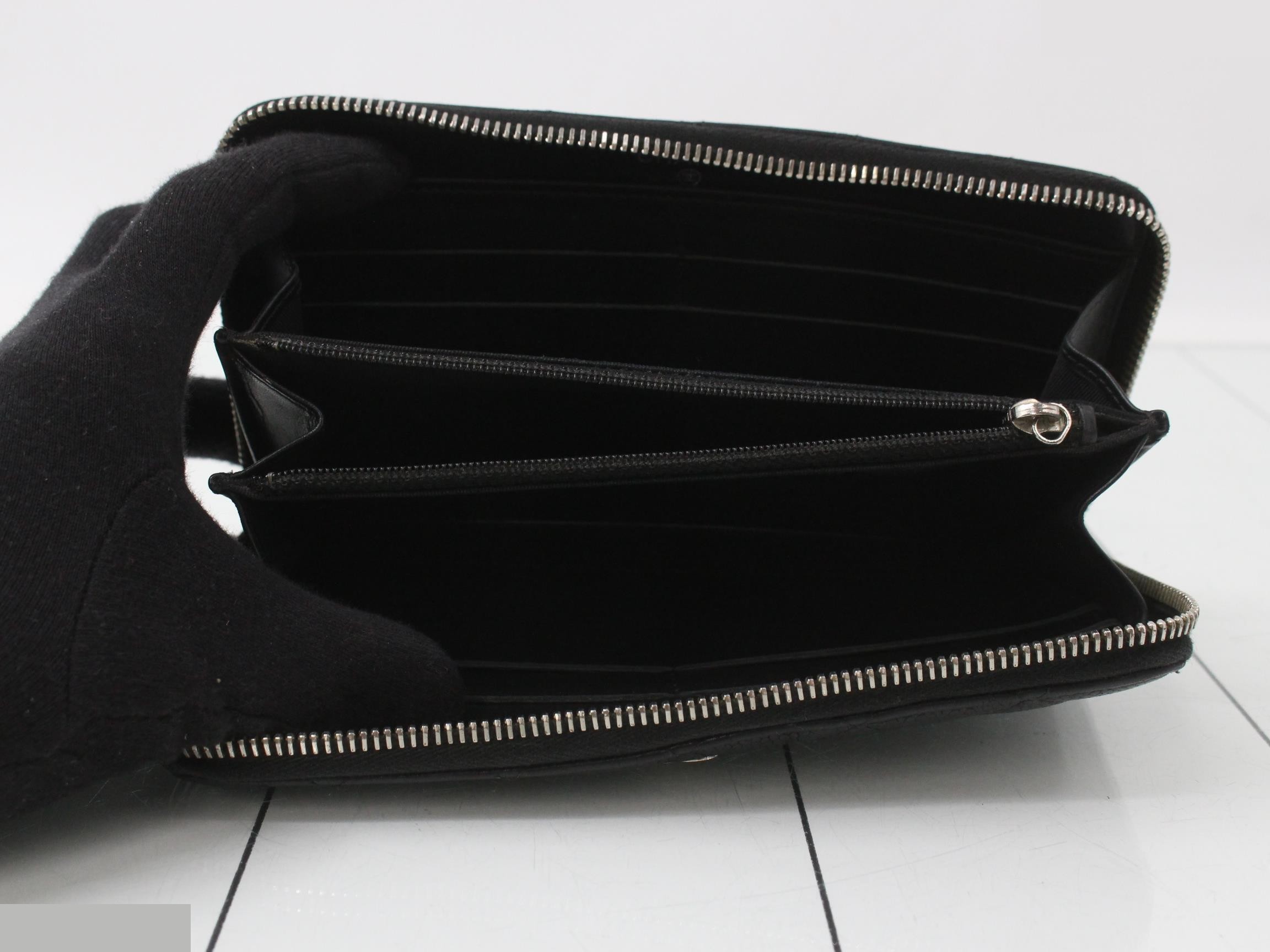 caviar leather wallet with Coco Mark, round zipper closure. — view 4