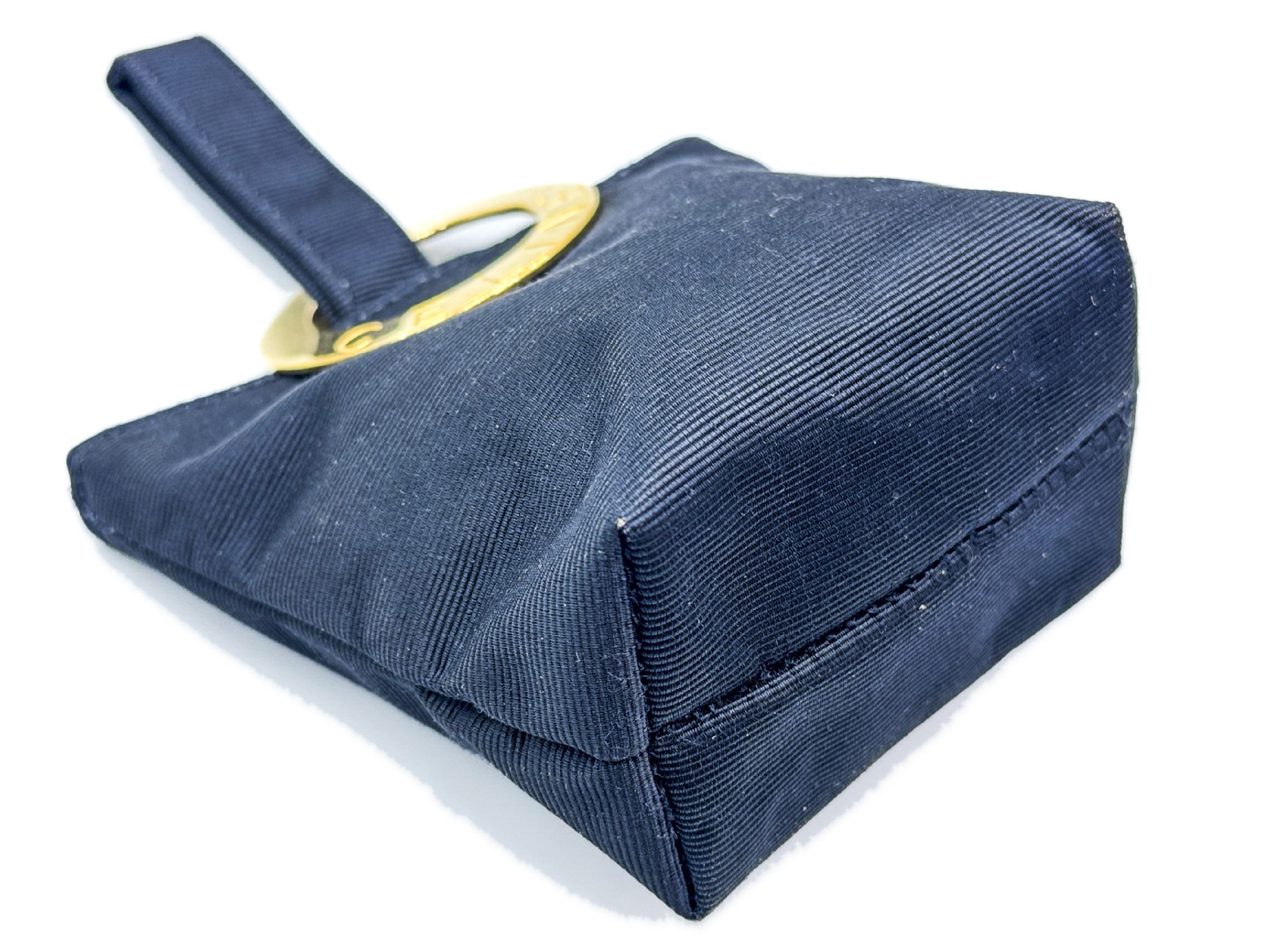 Circle clasp, gold hardware, black pouch — view 6