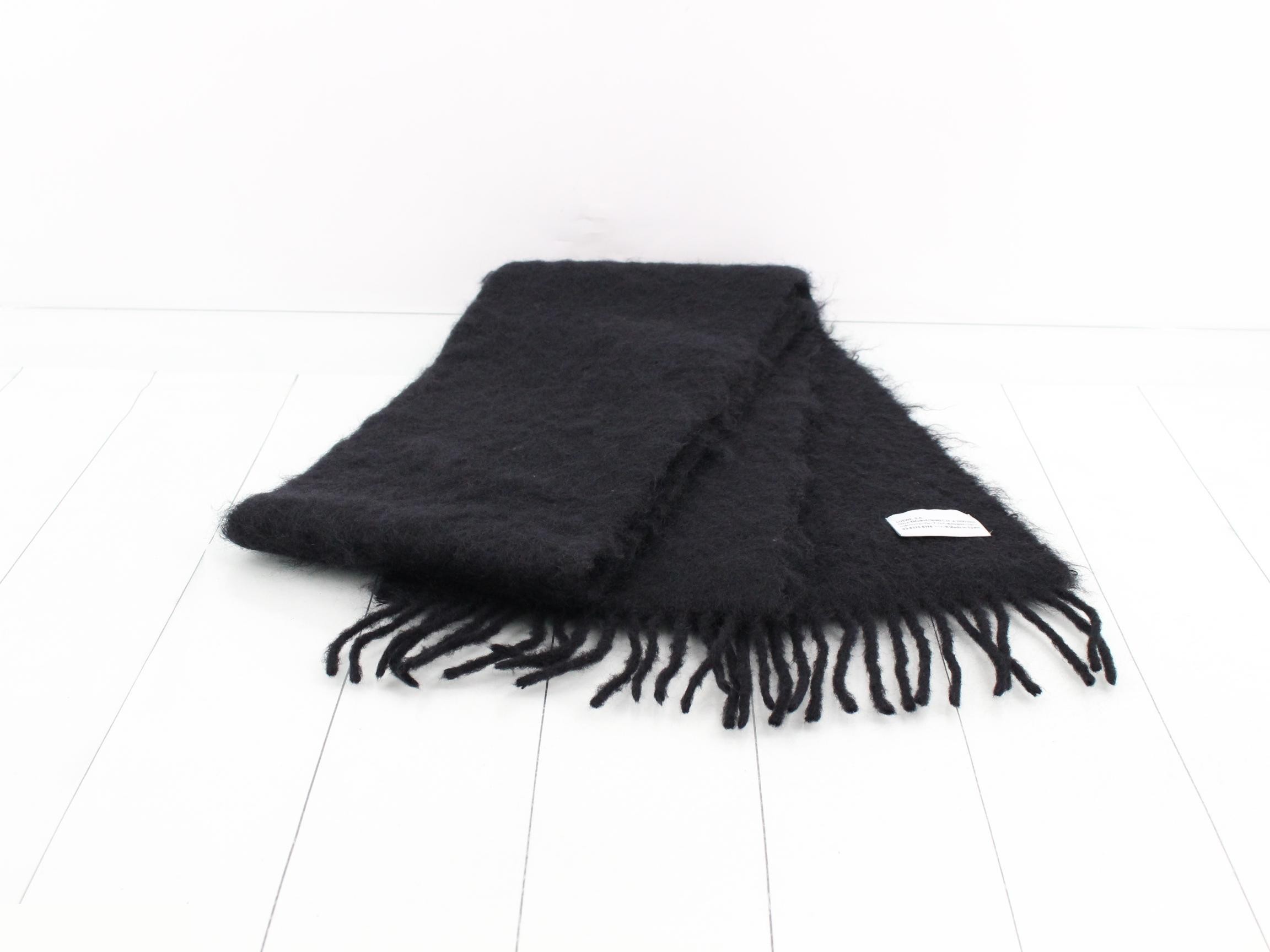 scarf, black — view 3