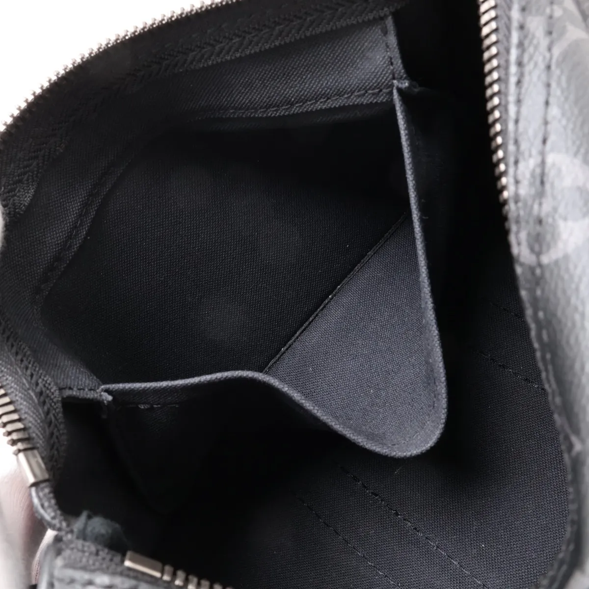 Monogram Eclipse Keepall Bandoulière 25 M46271 Black x Gray — view 9