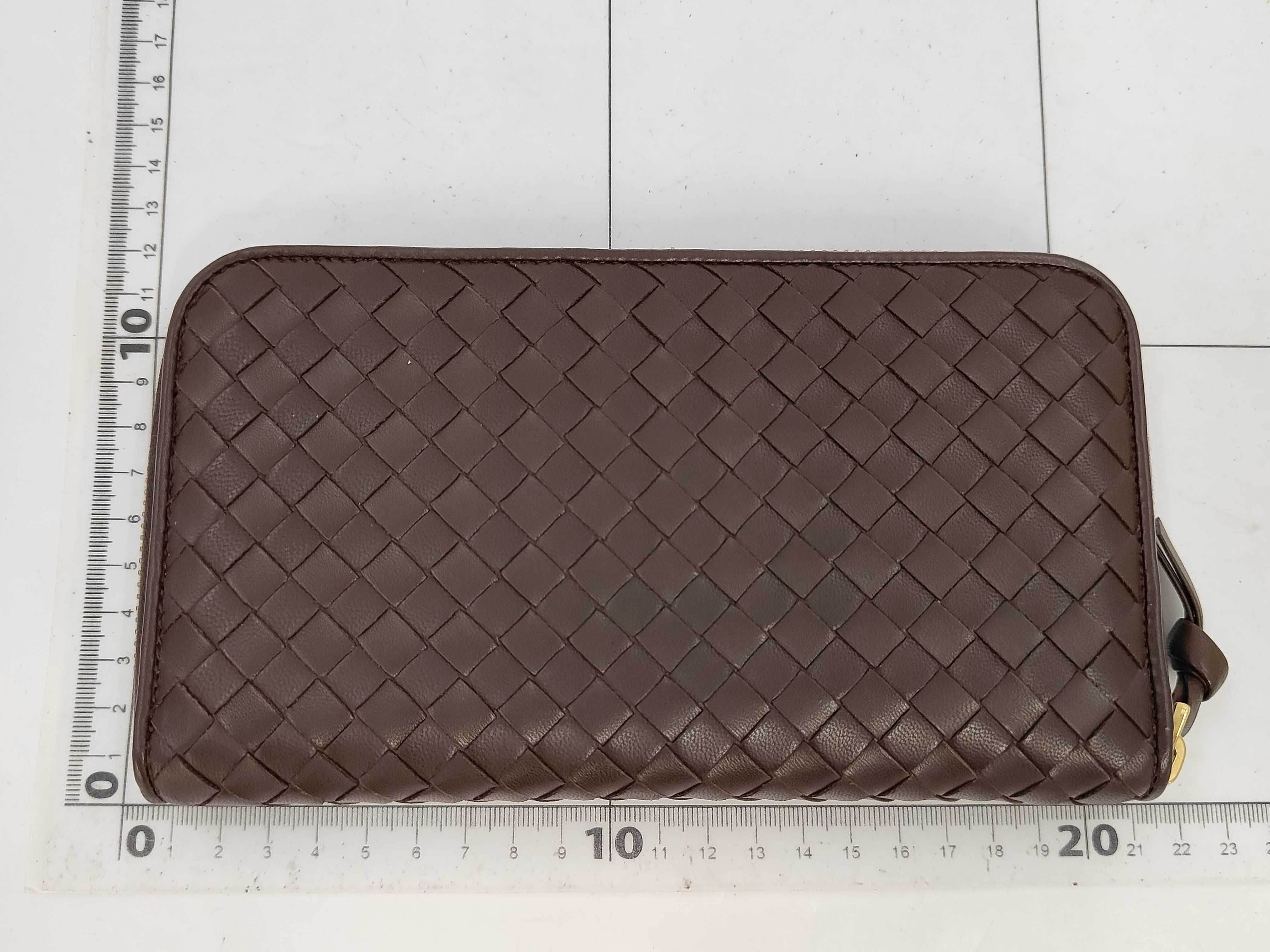 round wallet, brown wallet — view 2