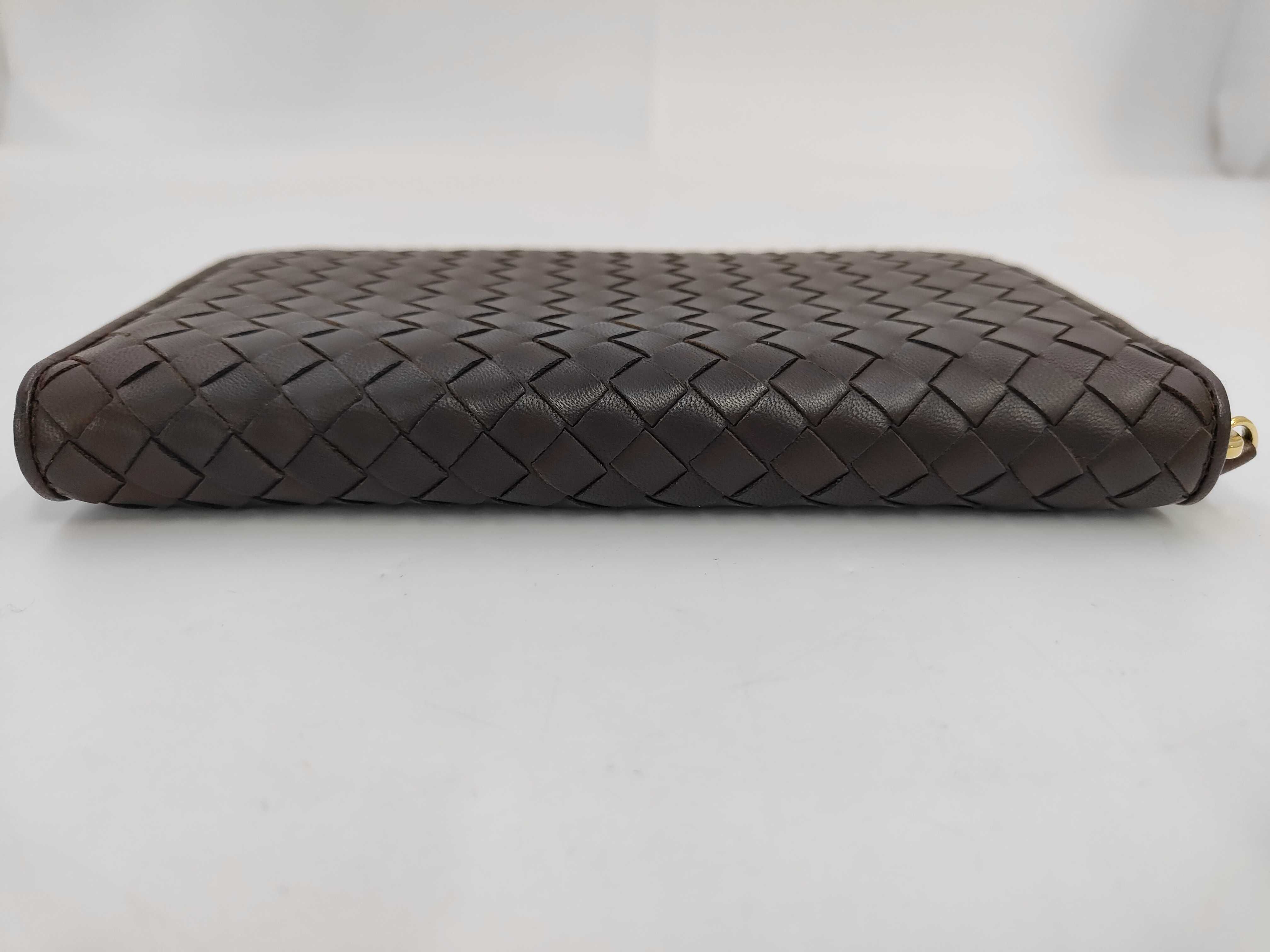 round wallet, brown wallet — view 3