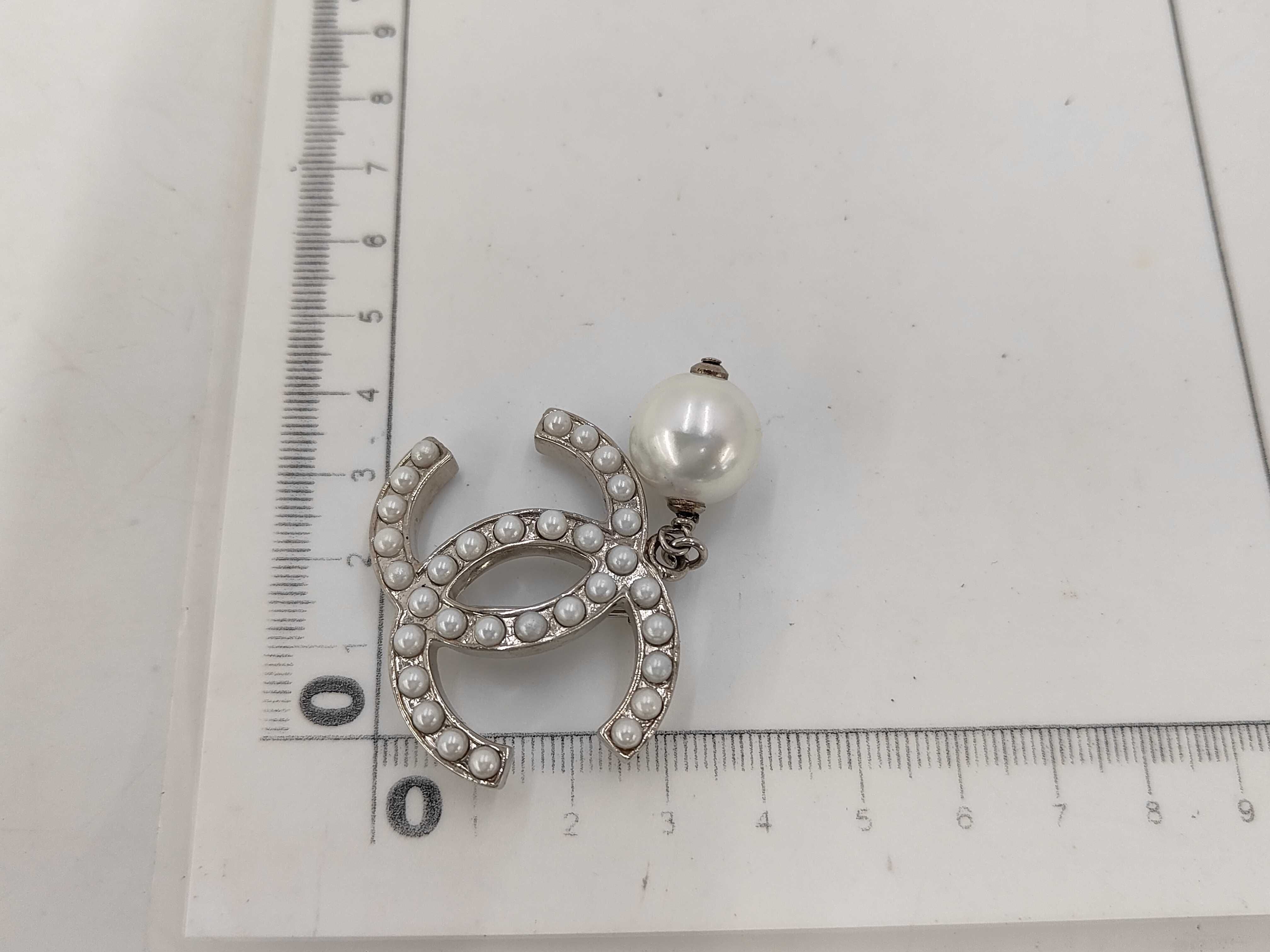 Stone Brooch (with comments) 06V Brooch — view 5