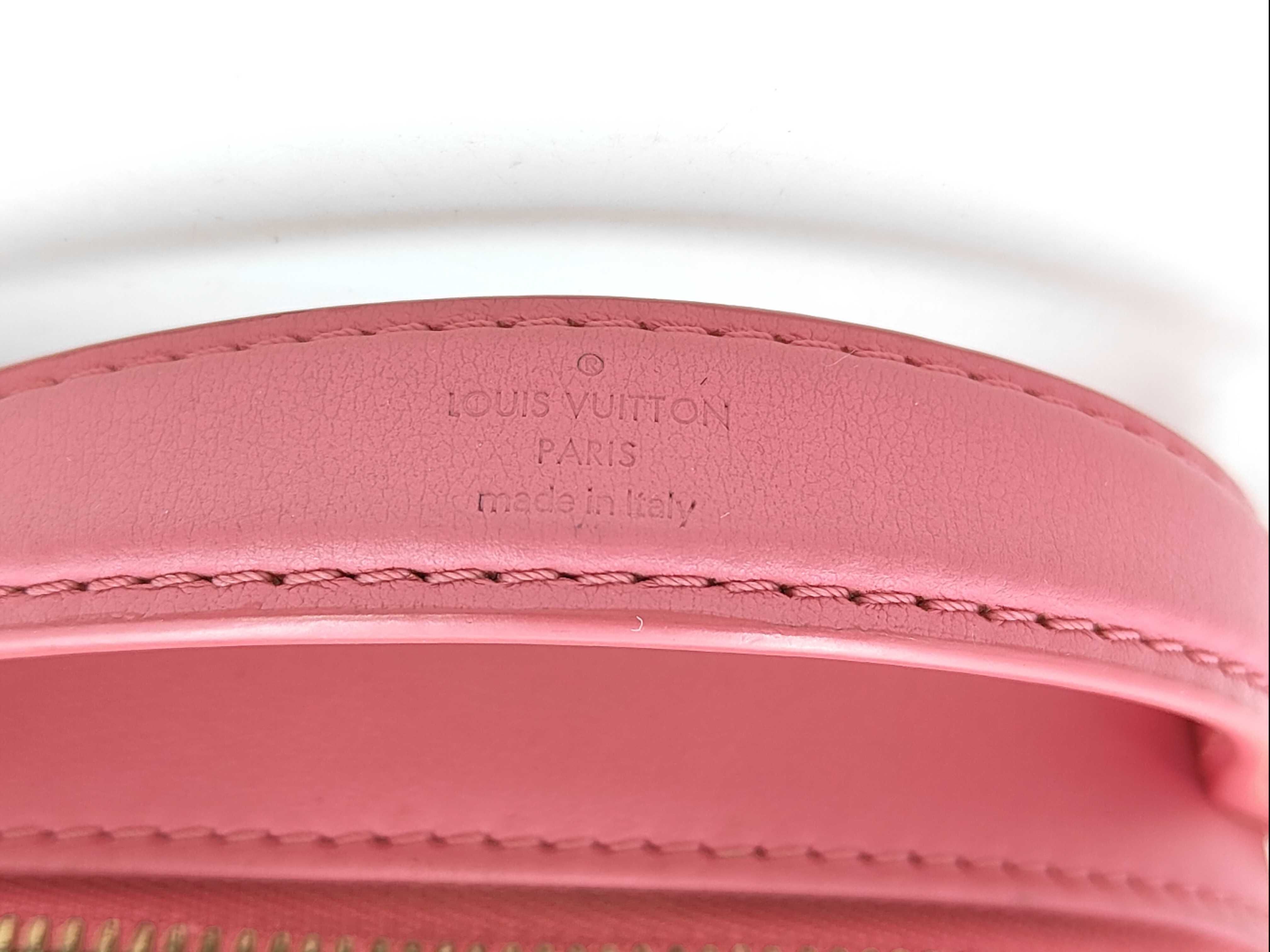 M81893 Pop My Heart Shoulder Bag Pink Heart Handbag — view 4