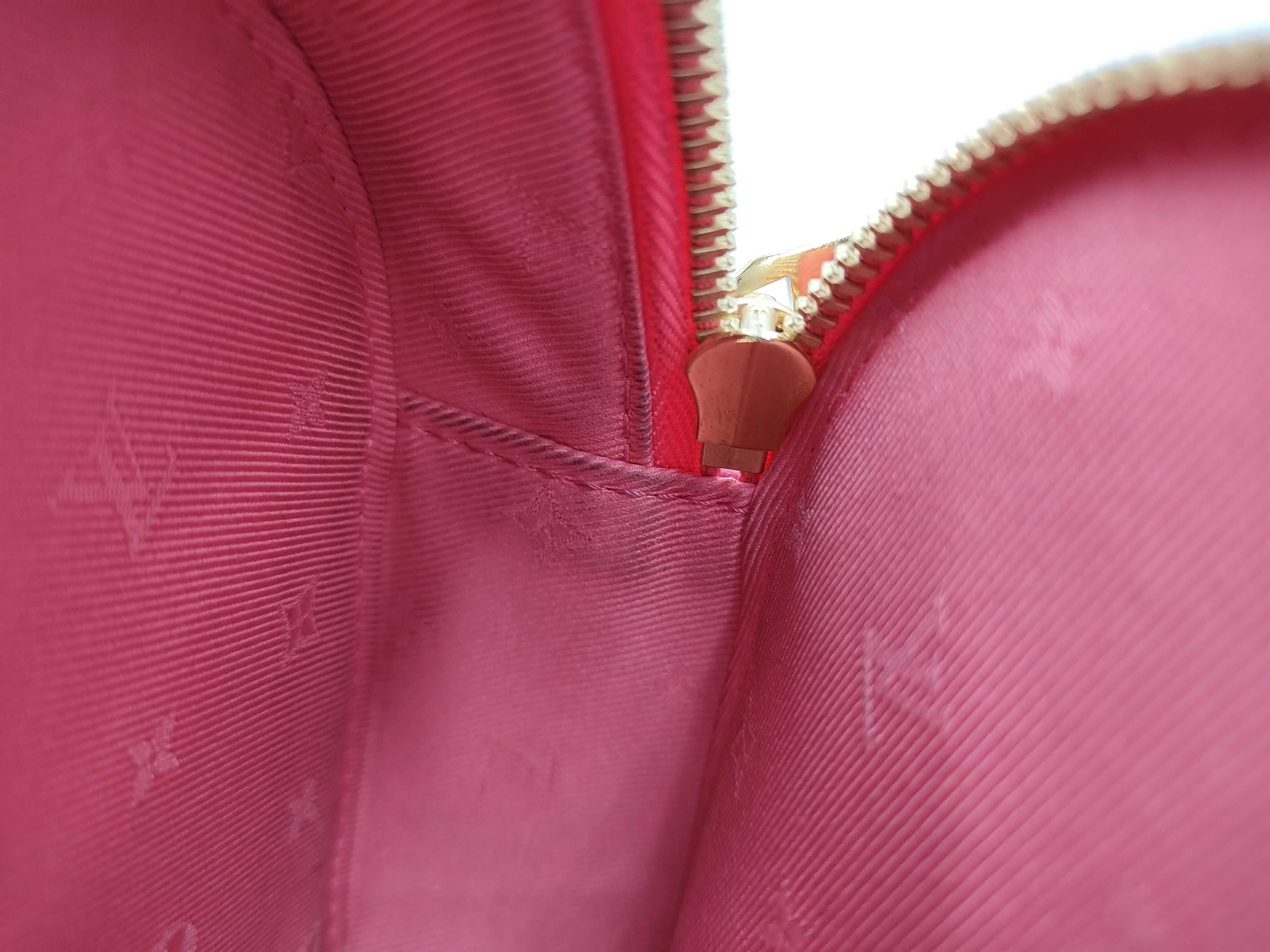 M81893 Pop My Heart Shoulder Bag Pink Heart Handbag — view 9