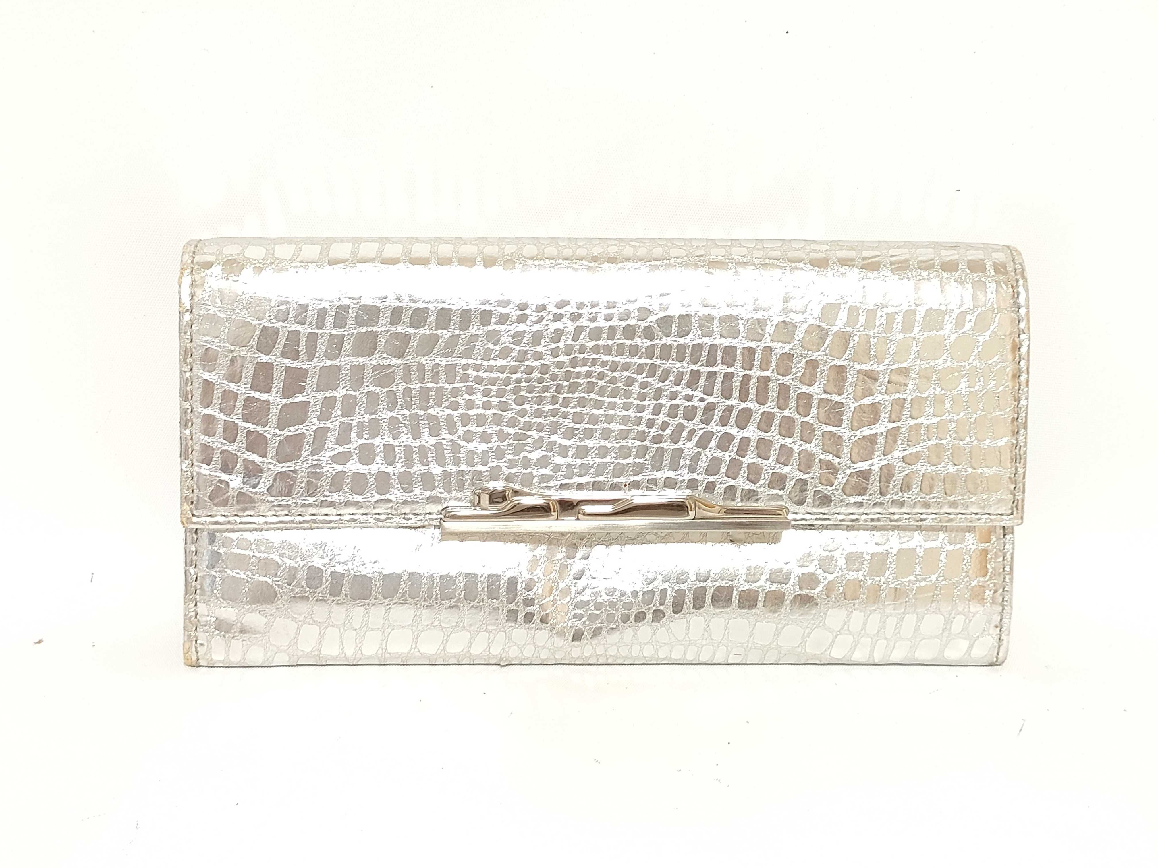 long wallet, box, card holder, dust bag.