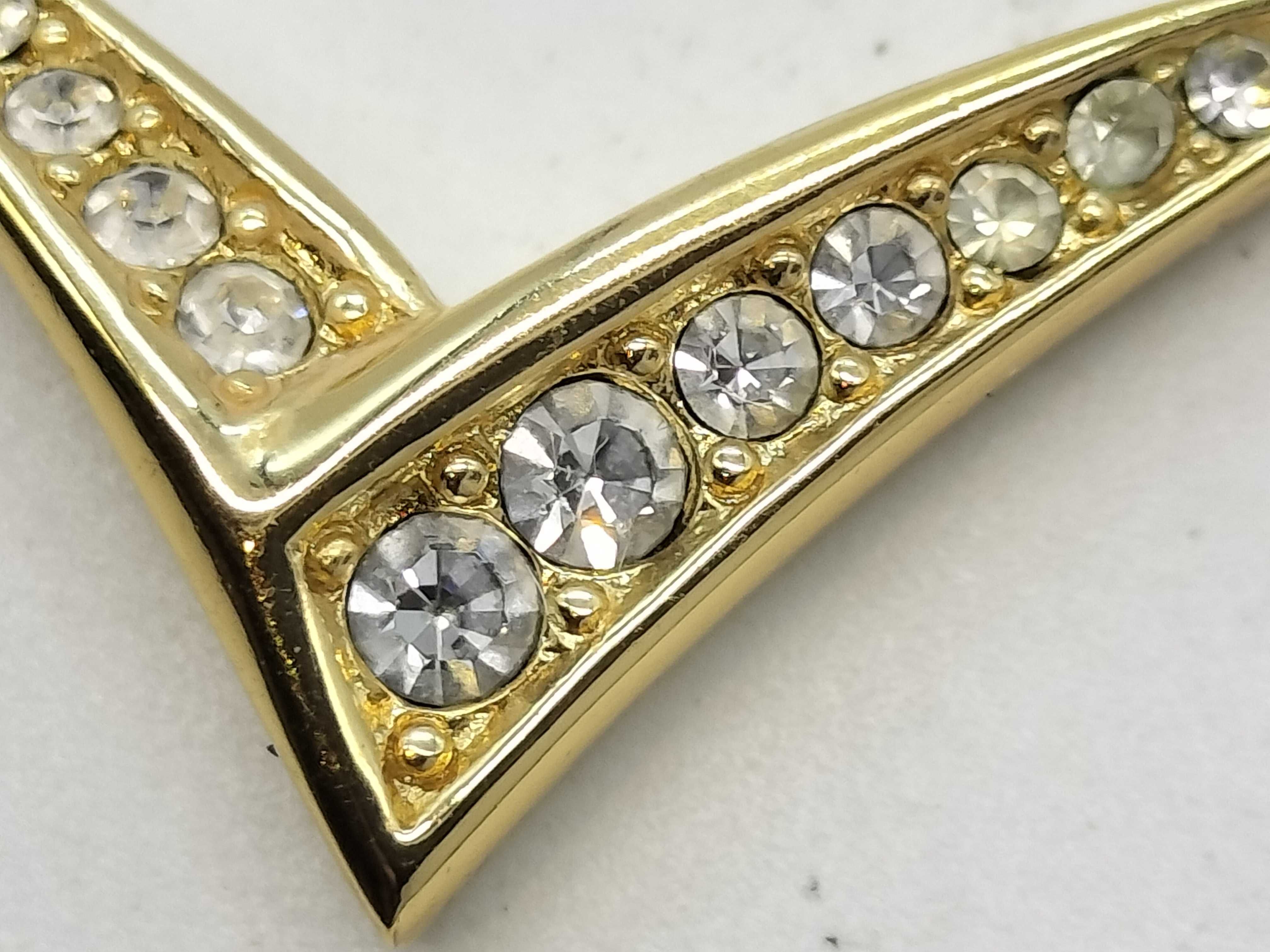 V-shaped necklace — view 2