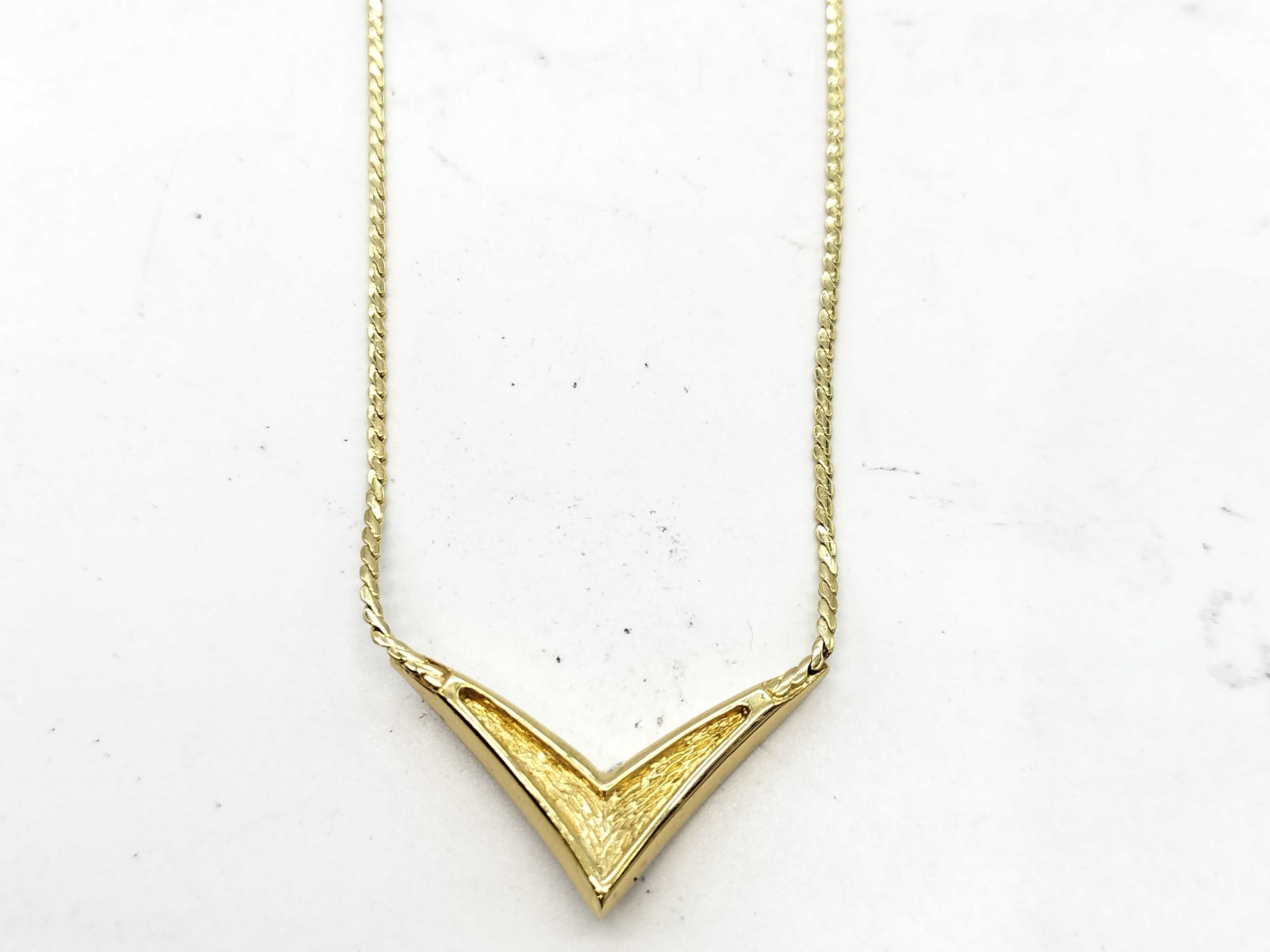 V-shaped necklace — view 3