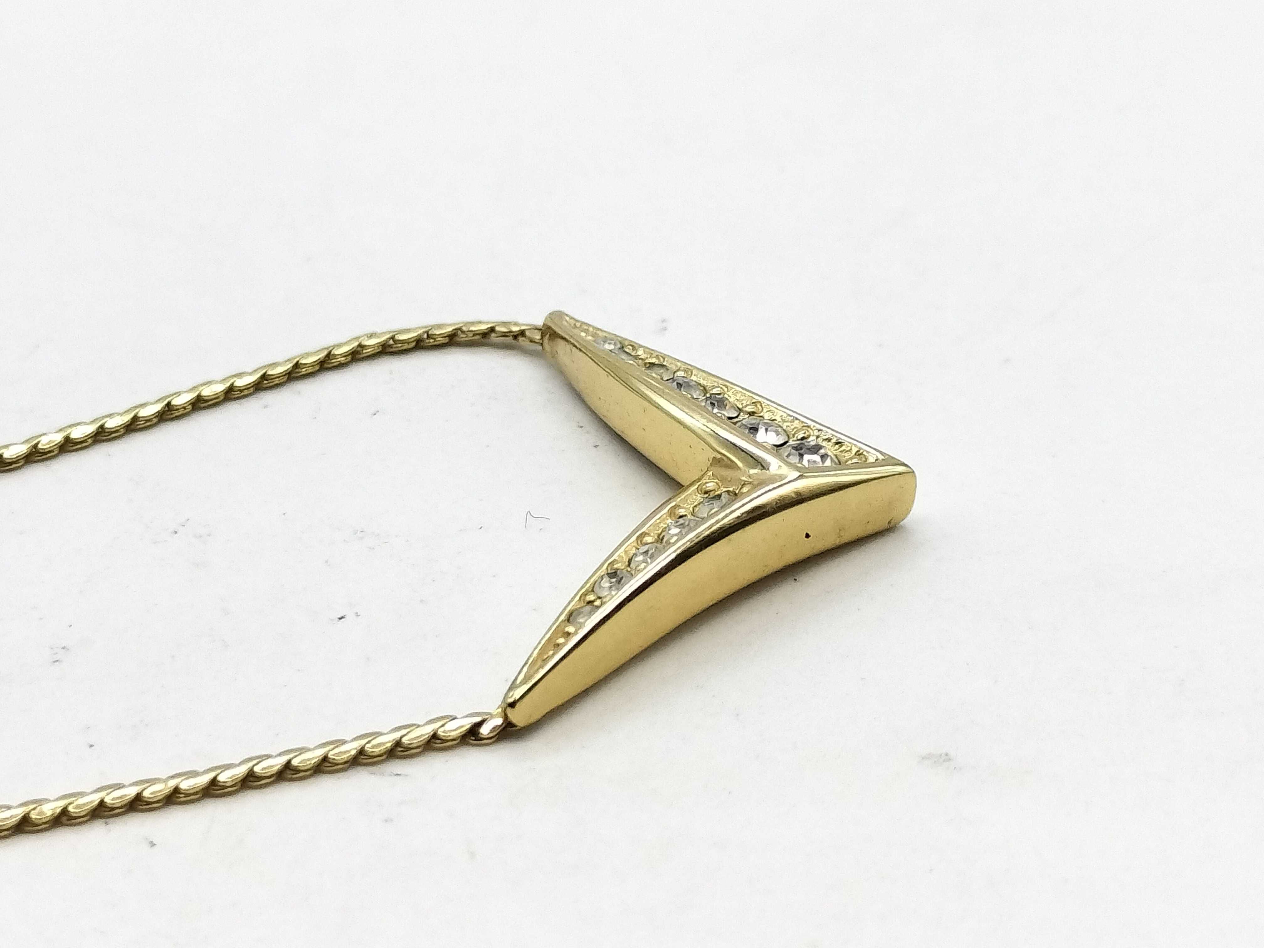 V-shaped necklace — view 4