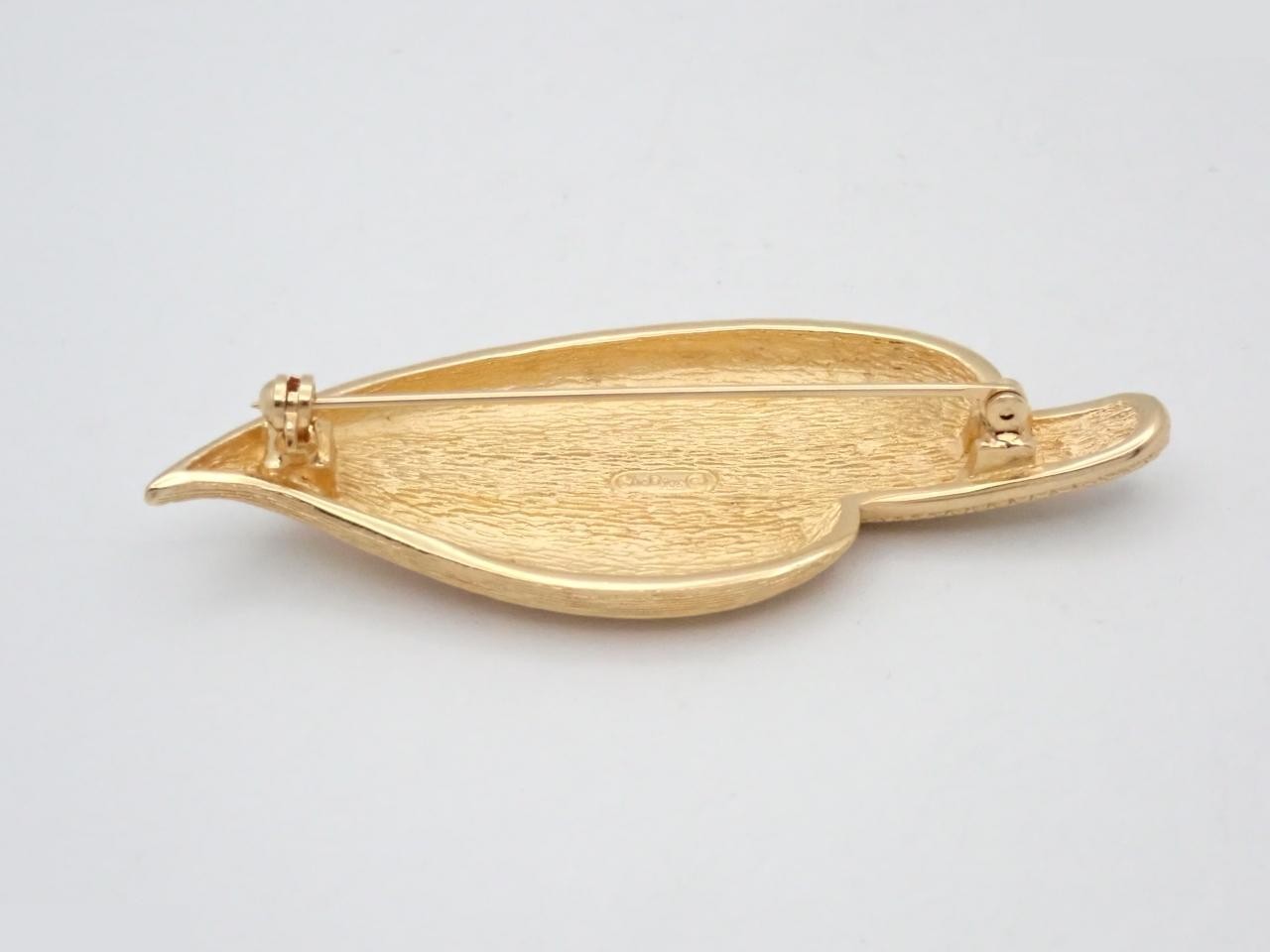 brooch — view 2