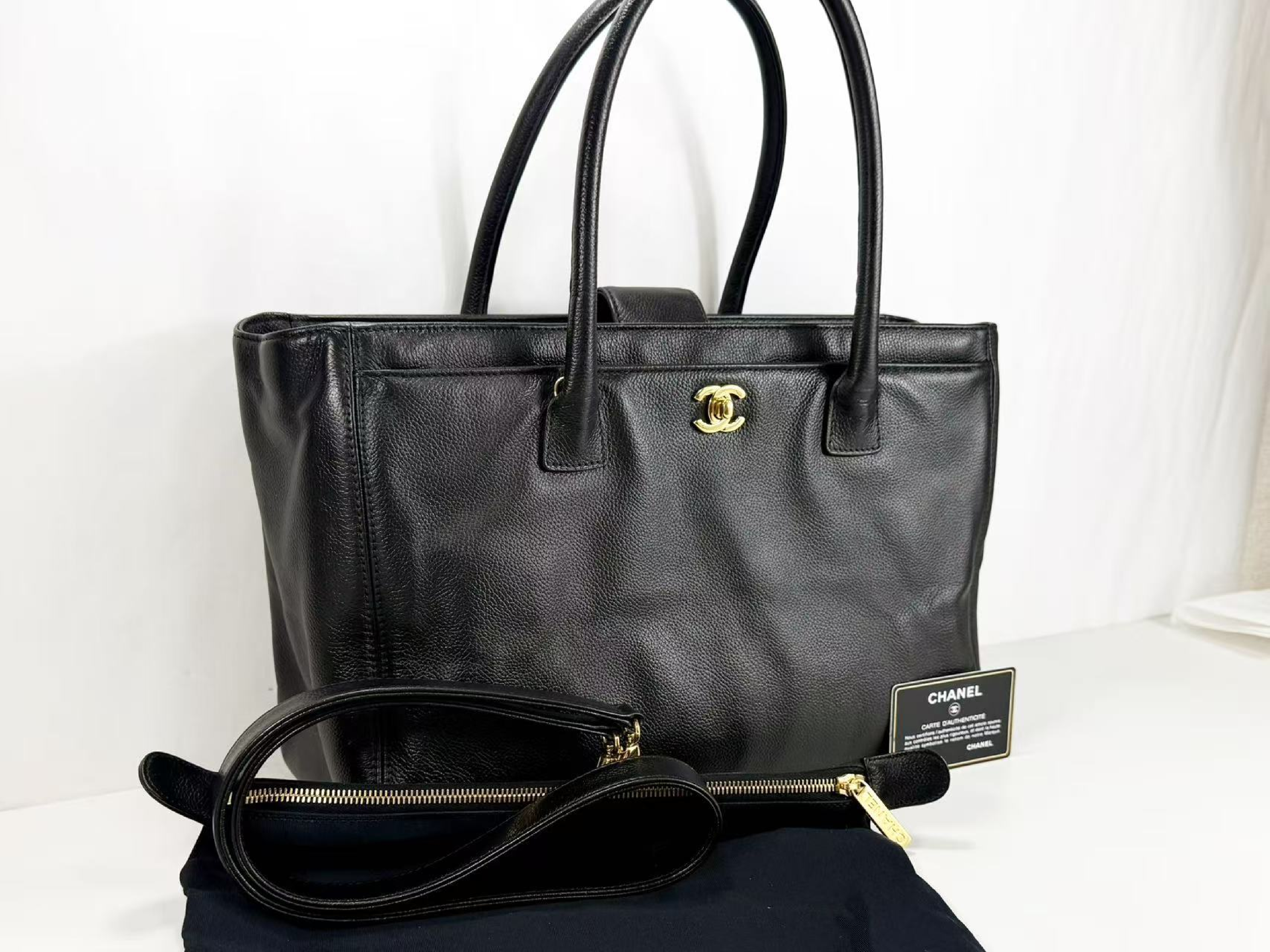 Black Executive Tote Bag, W35/H24/D14cm (approx.), serial number in the 18 range. Includes shoulder strap, pouch, authenticity card, and seal. Vintage gold hardware. Item number 18023968. — view 2