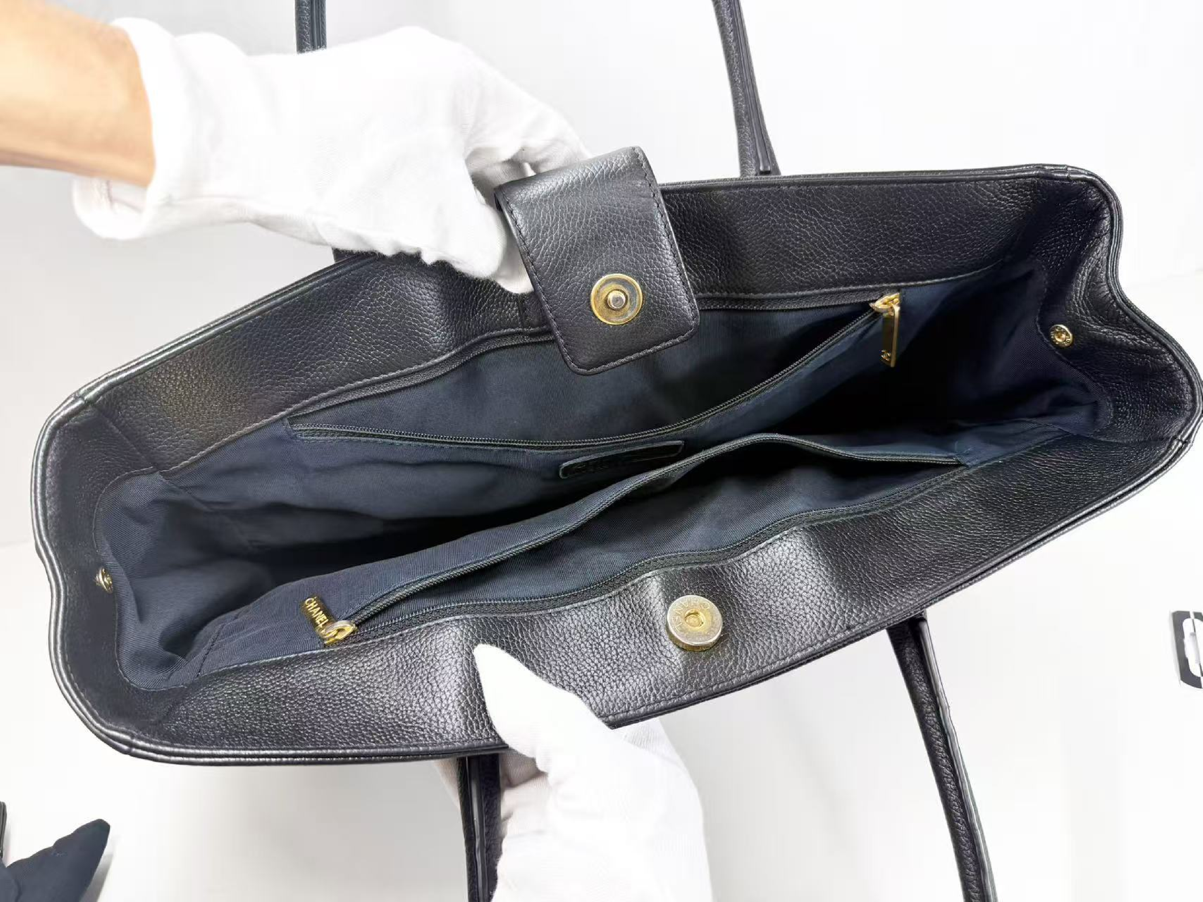 Black Executive Tote Bag, W35/H24/D14cm (approx.), serial number in the 18 range. Includes shoulder strap, pouch, authenticity card, and seal. Vintage gold hardware. Item number 18023968. — view 12