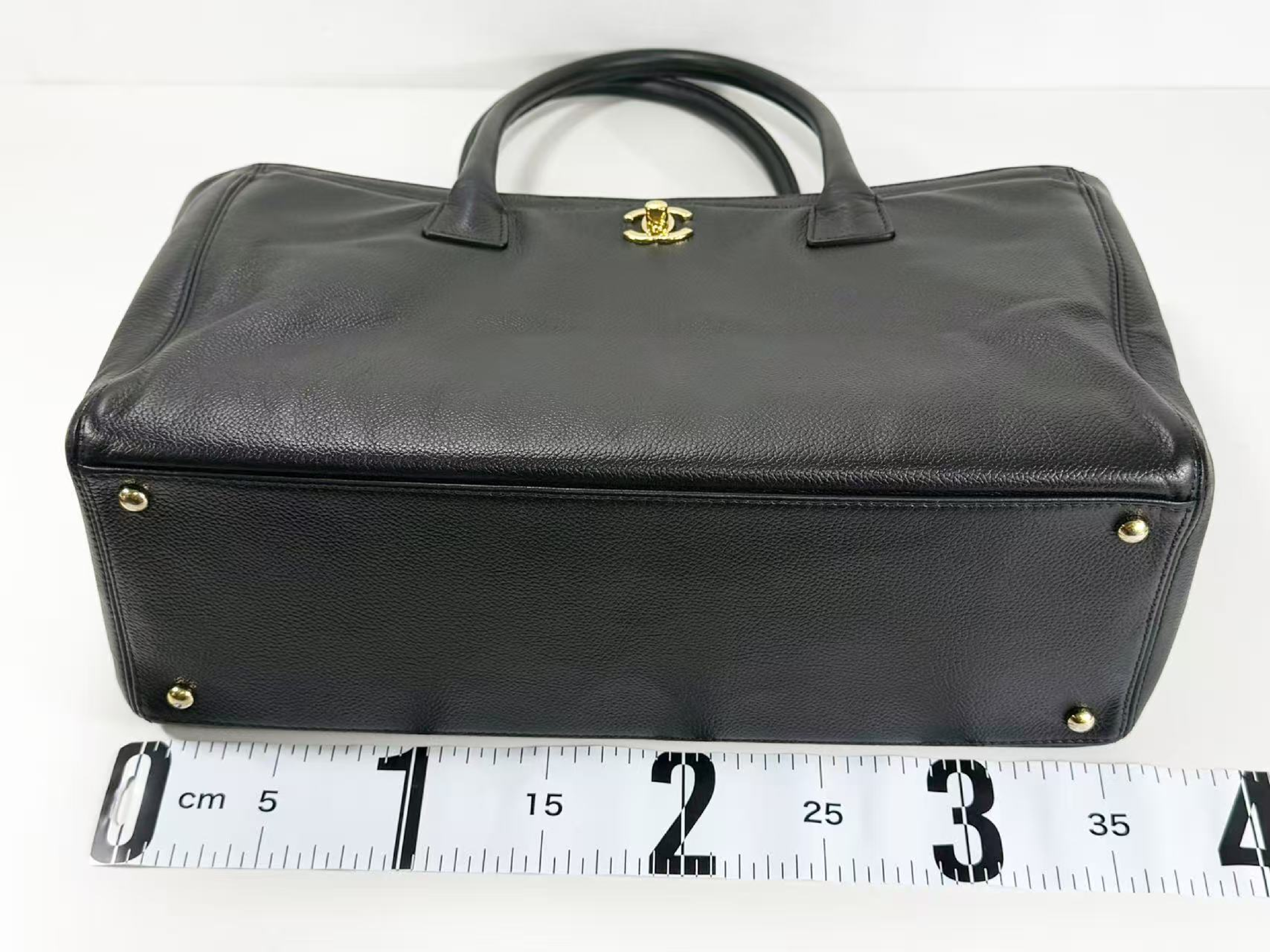 Black Executive Tote Bag, W35/H24/D14cm (approx.), serial number in the 18 range. Includes shoulder strap, pouch, authenticity card, and seal. Vintage gold hardware. Item number 18023968. — view 4