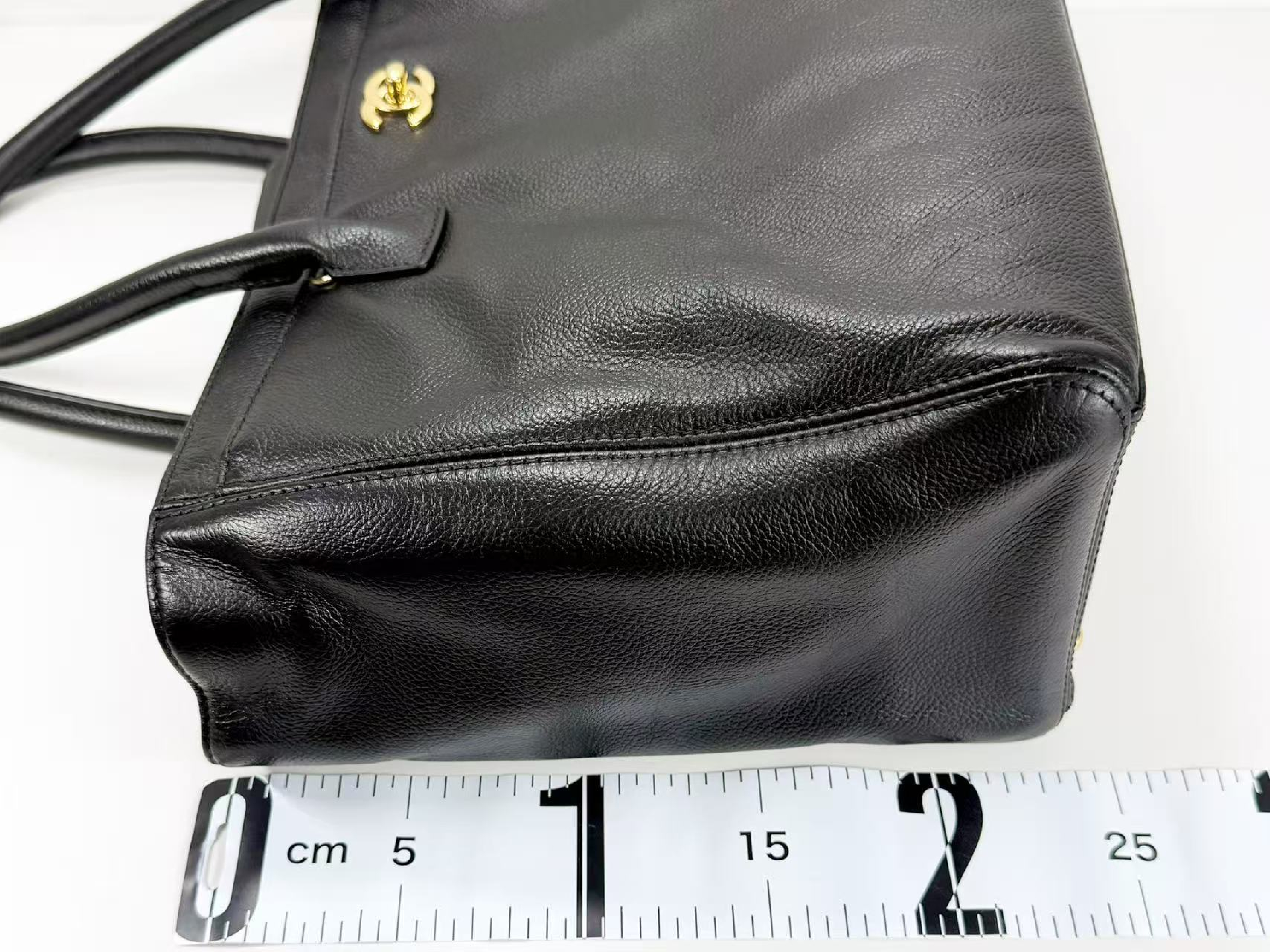 Black Executive Tote Bag, W35/H24/D14cm (approx.), serial number in the 18 range. Includes shoulder strap, pouch, authenticity card, and seal. Vintage gold hardware. Item number 18023968. — view 5