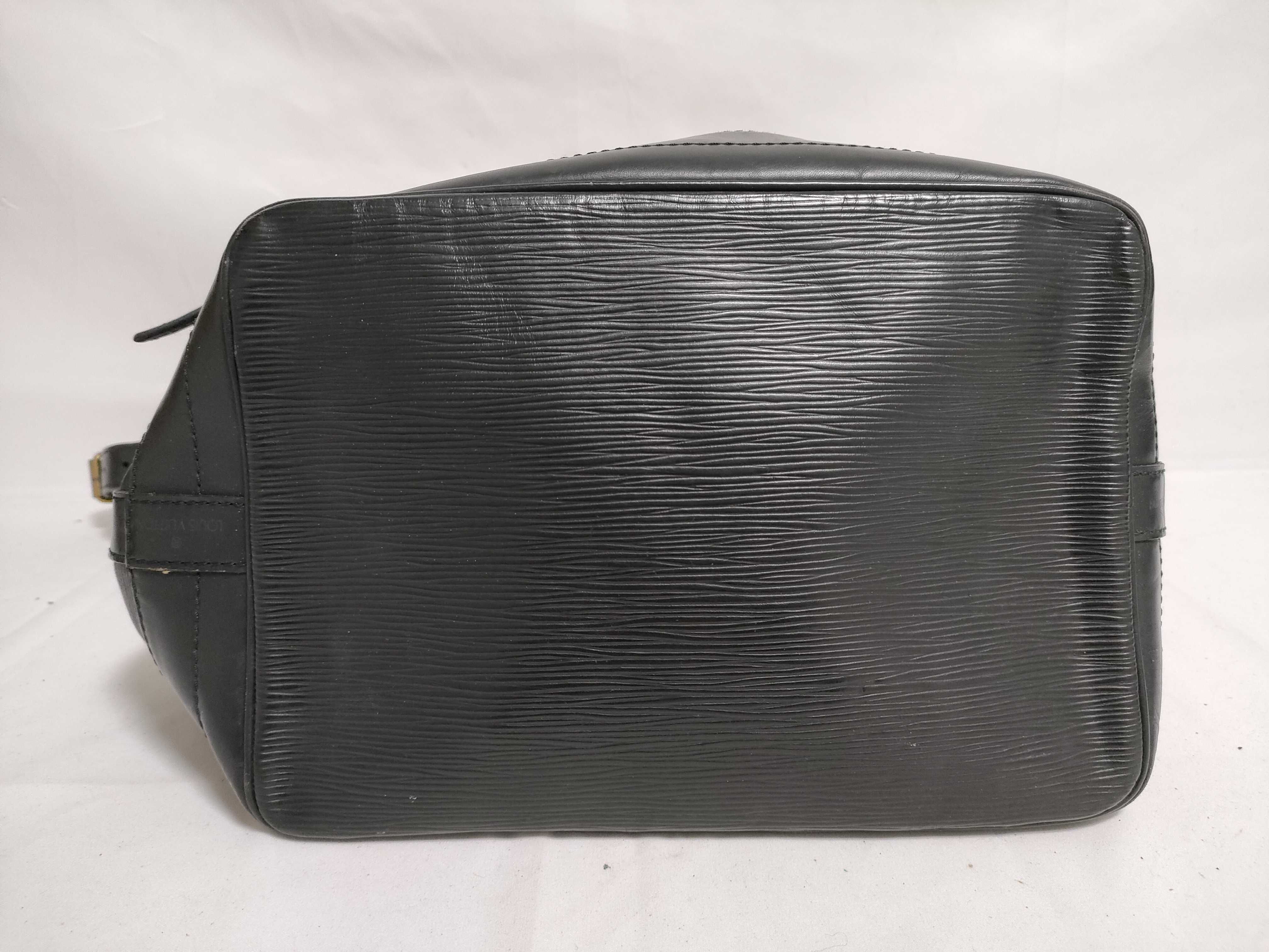 Epi Noe Shoulder Bag, Black, M59002 A20960 — view 6