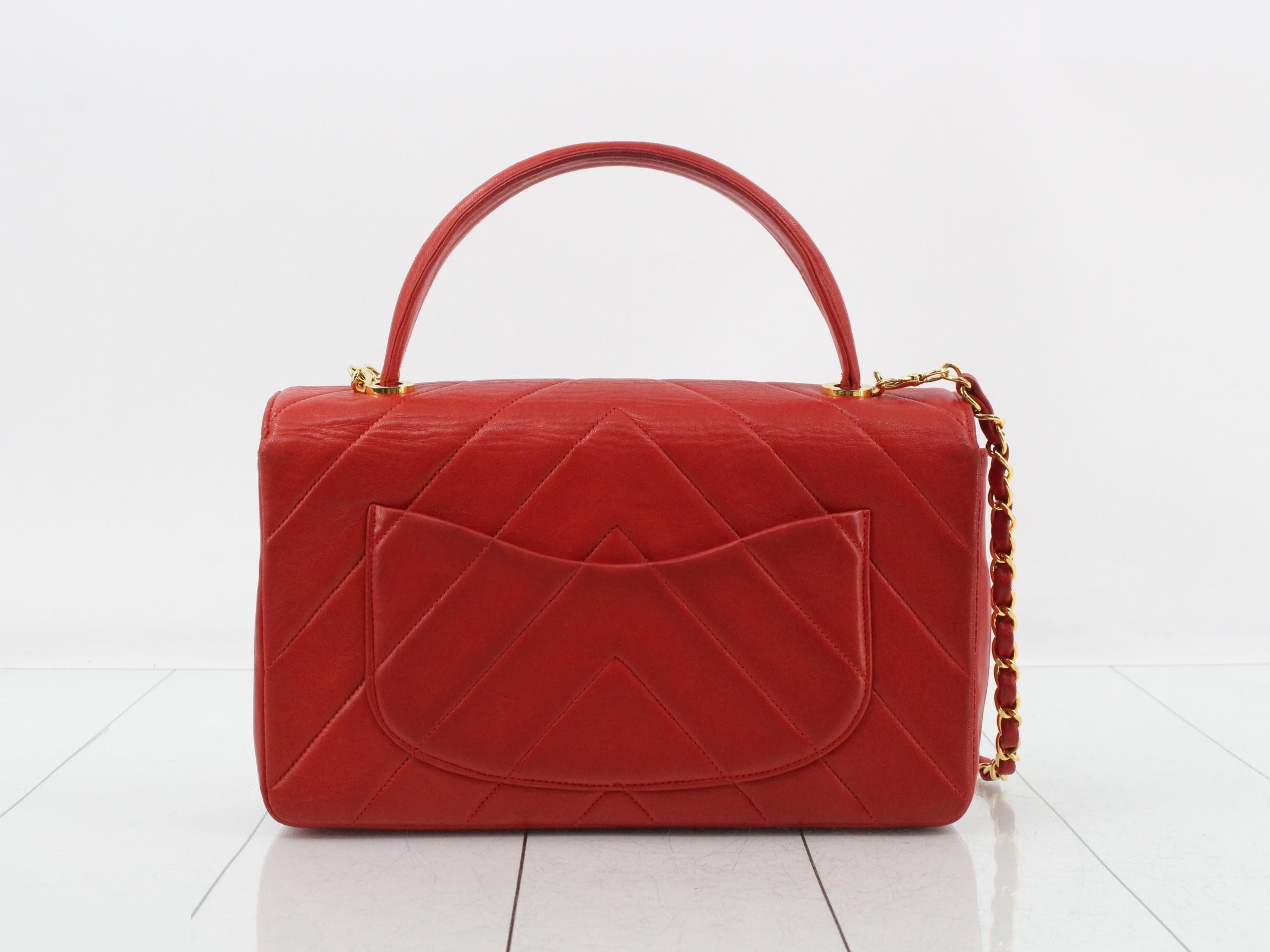 V-stitch leather 2-way chain shoulder/handbag, red — view 2