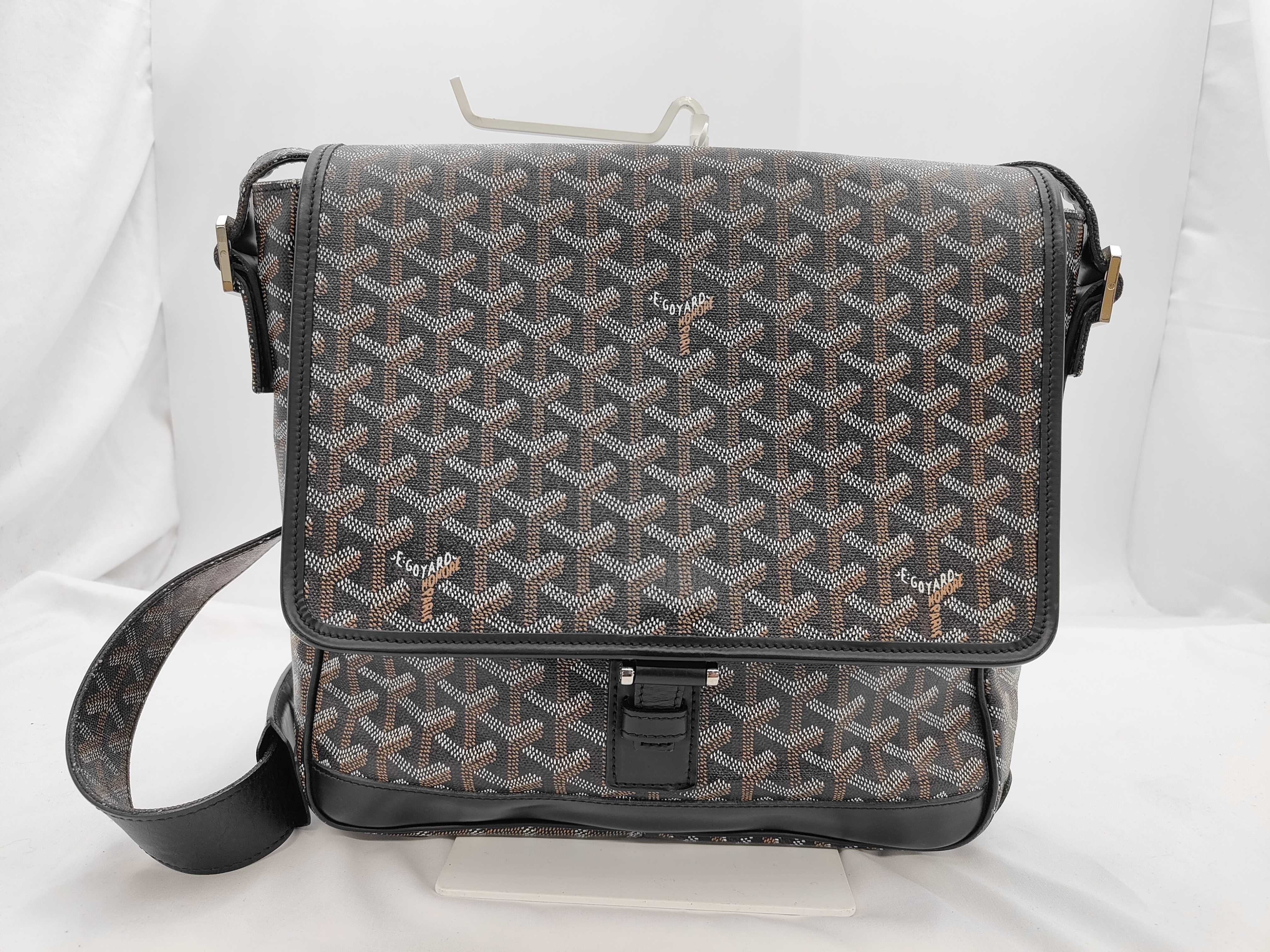 Grand Bleu MM Shoulder Bag, Black