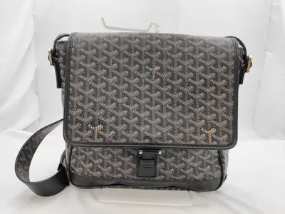 Grand Bleu MM Shoulder Bag, Black