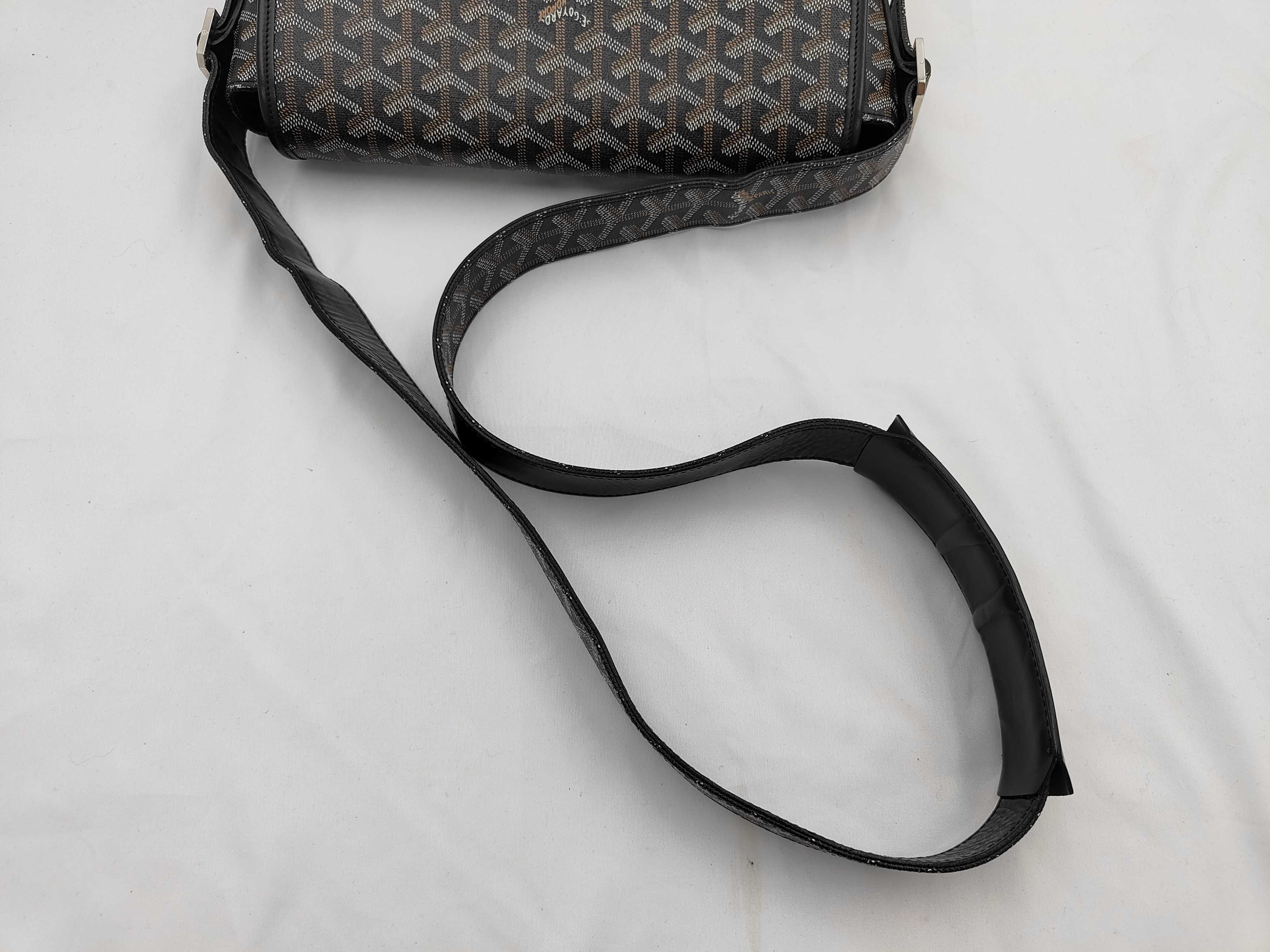 Grand Bleu MM Shoulder Bag, Black — view 3