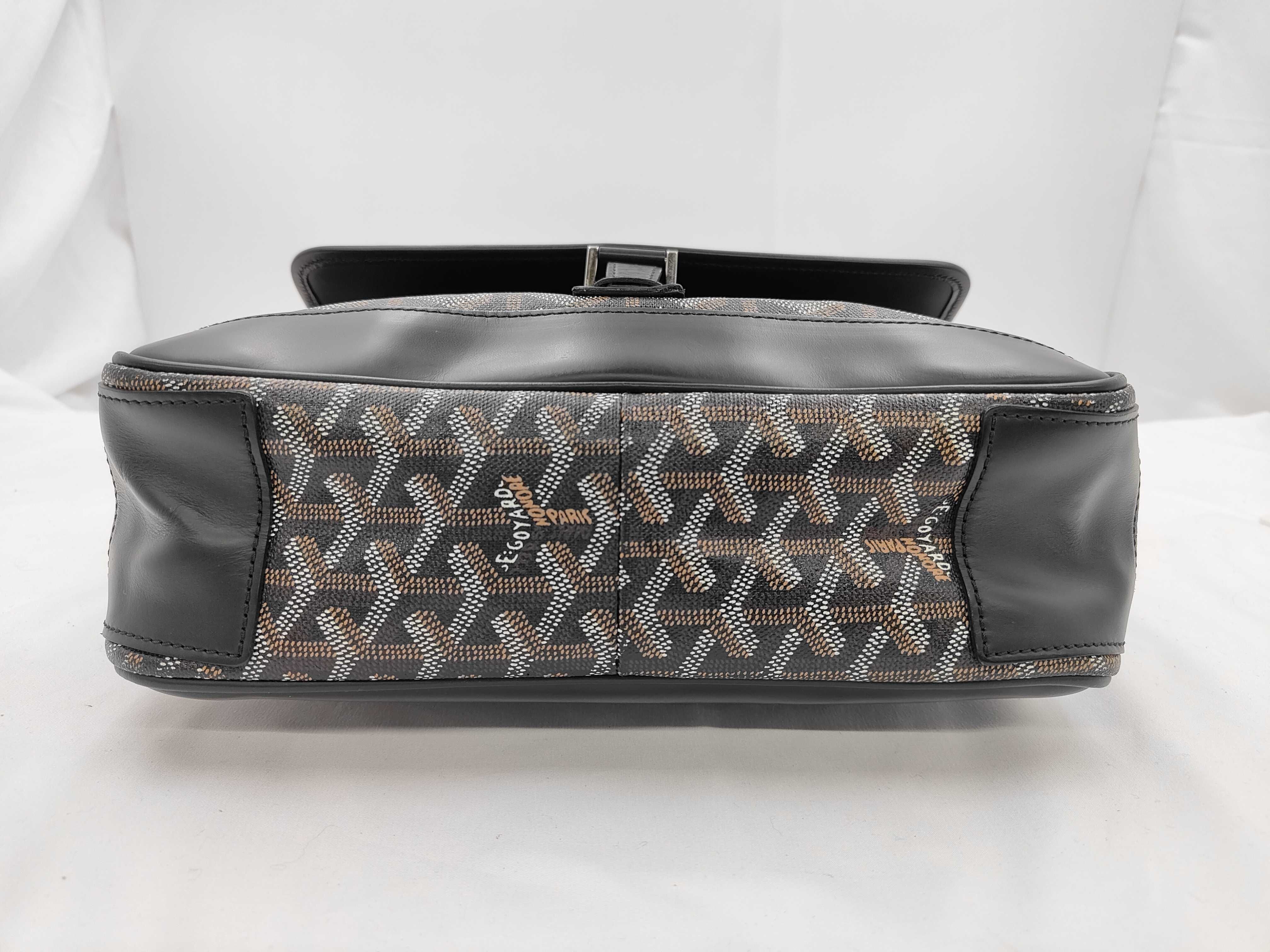 Grand Bleu MM Shoulder Bag, Black — view 5