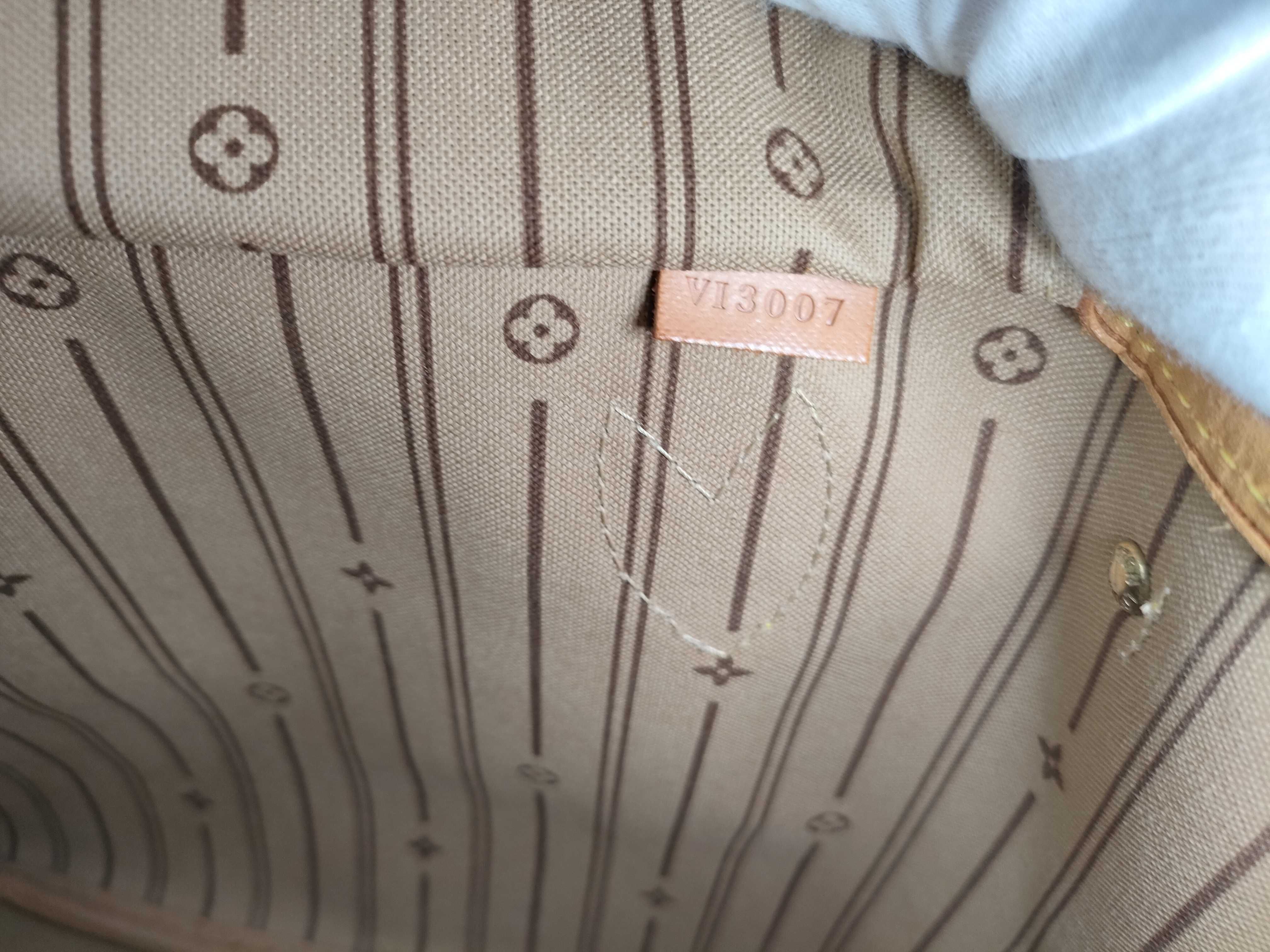 Monogram Louis Vuitton Neverfull Tote Bag — view 13