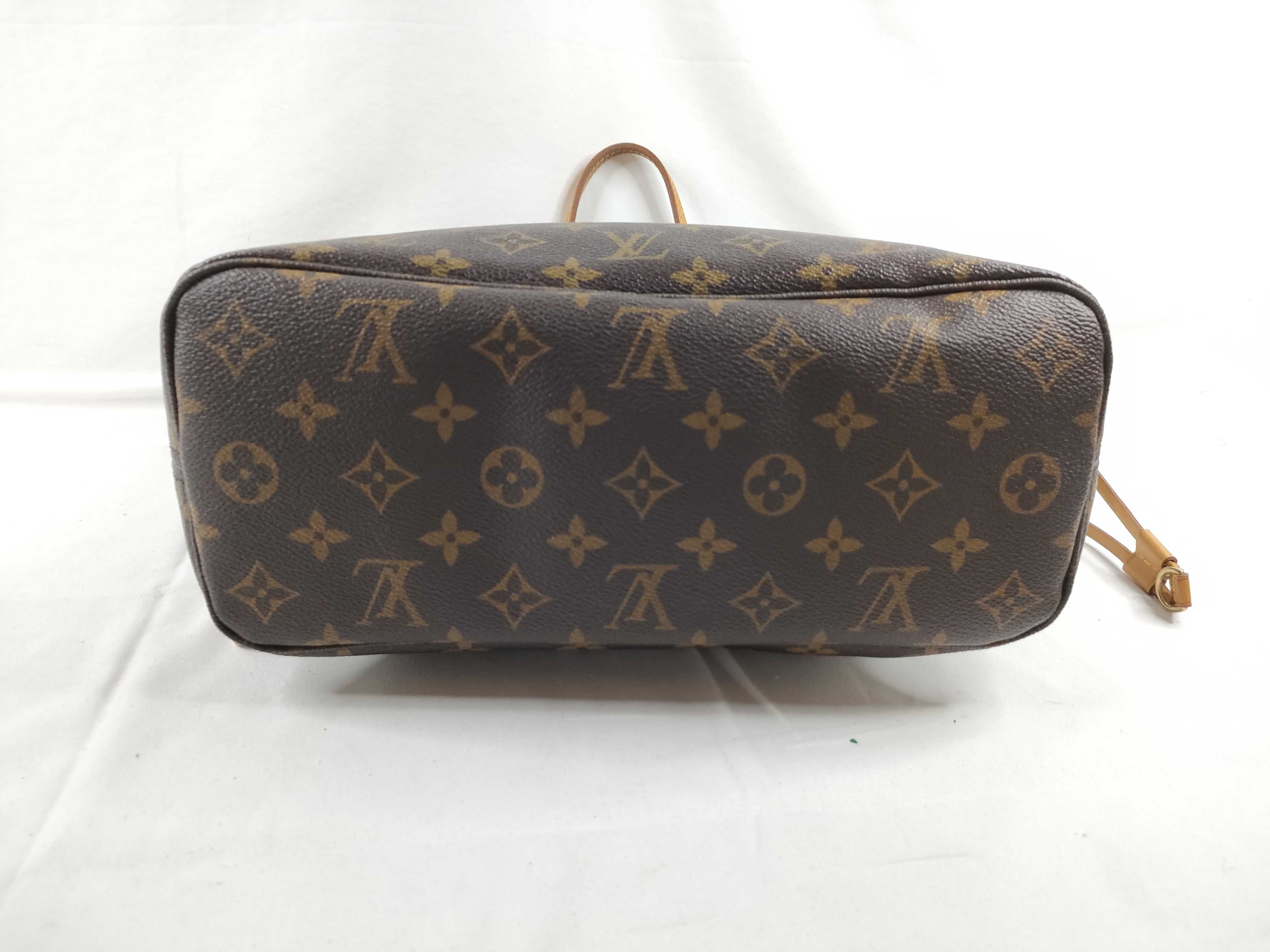 Monogram Louis Vuitton Neverfull Tote Bag — view 4