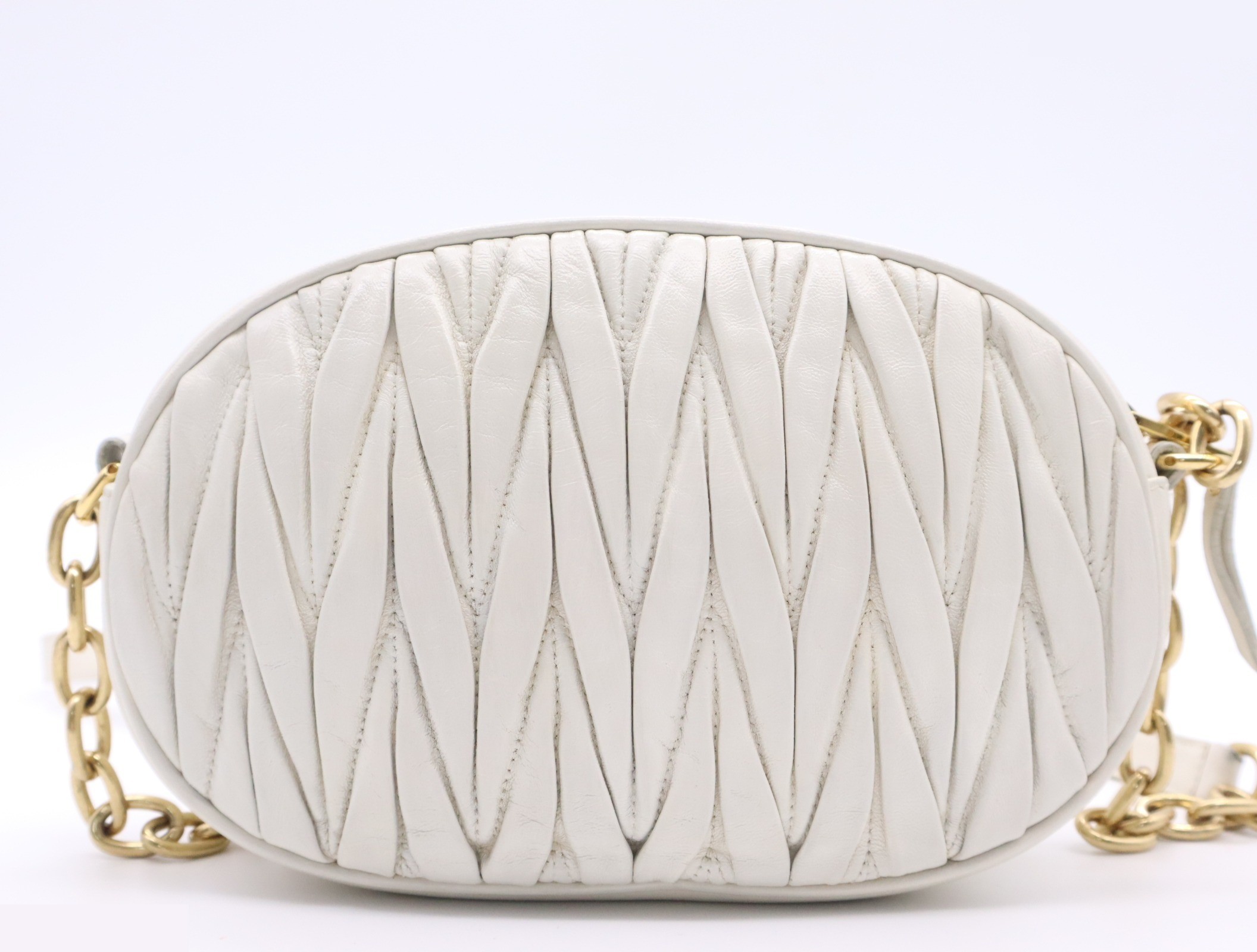 Leather Matelassé bag, white, gold hardware, with dust bag. — view 2