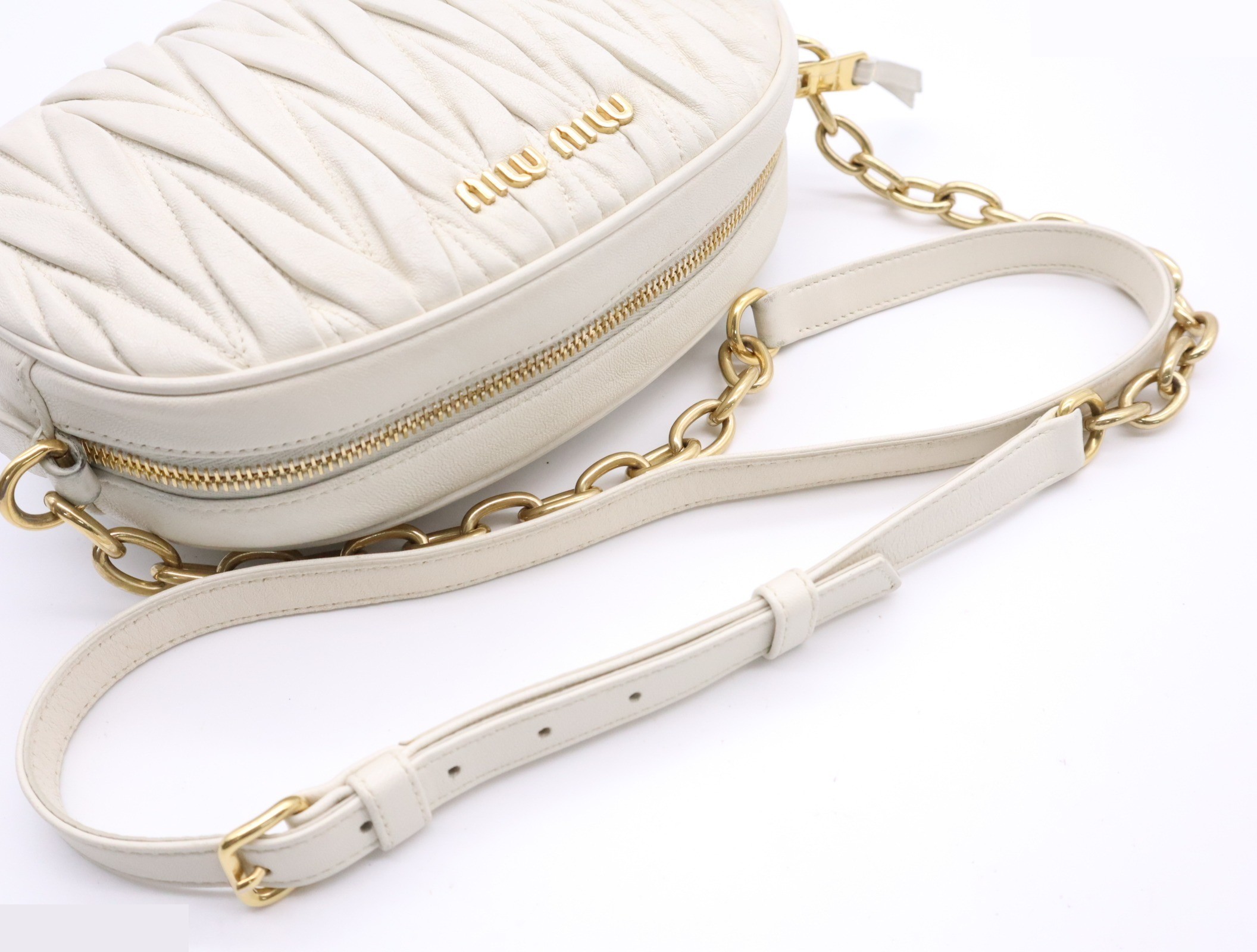 Leather Matelassé bag, white, gold hardware, with dust bag. — view 6