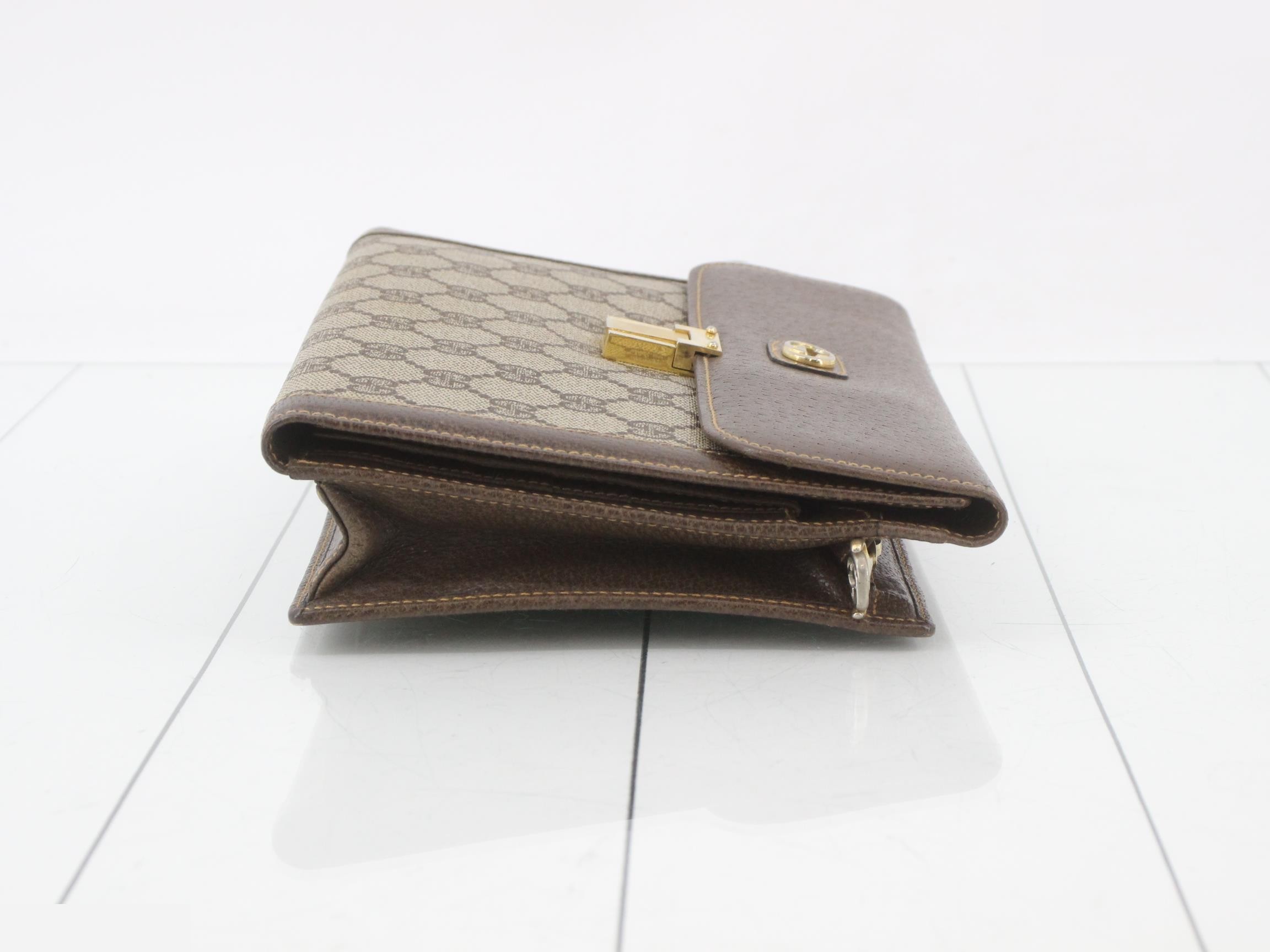 GG Supreme Canvas Clutch Bag — view 3