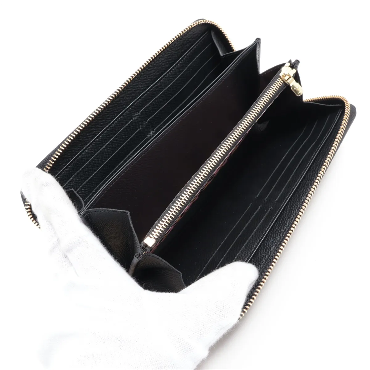 Wild at Heart Zippy Wallet M80683 Black Round Zip Wallet (RFID detected) — view 3