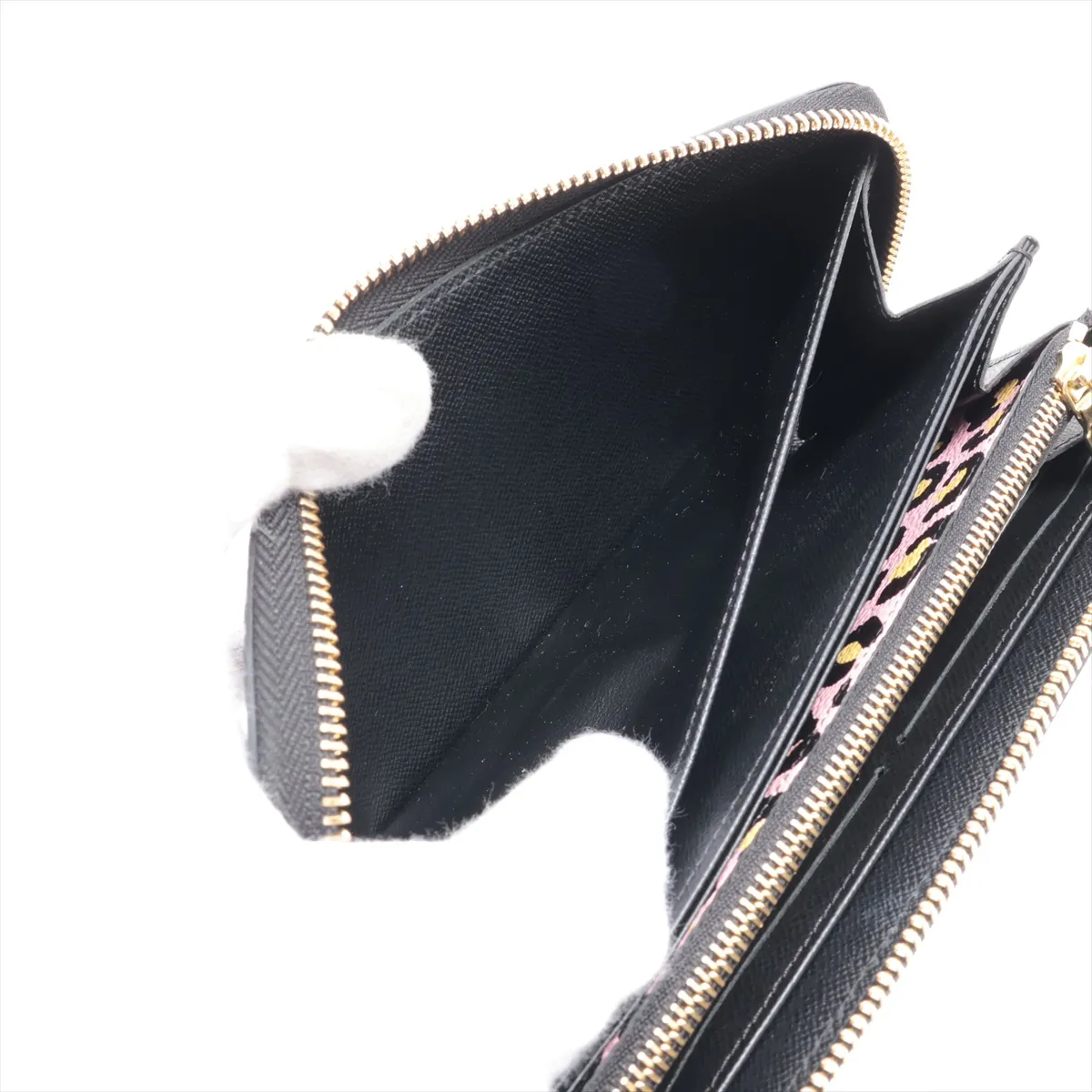 Wild at Heart Zippy Wallet M80683 Black Round Zip Wallet (RFID detected) — view 4