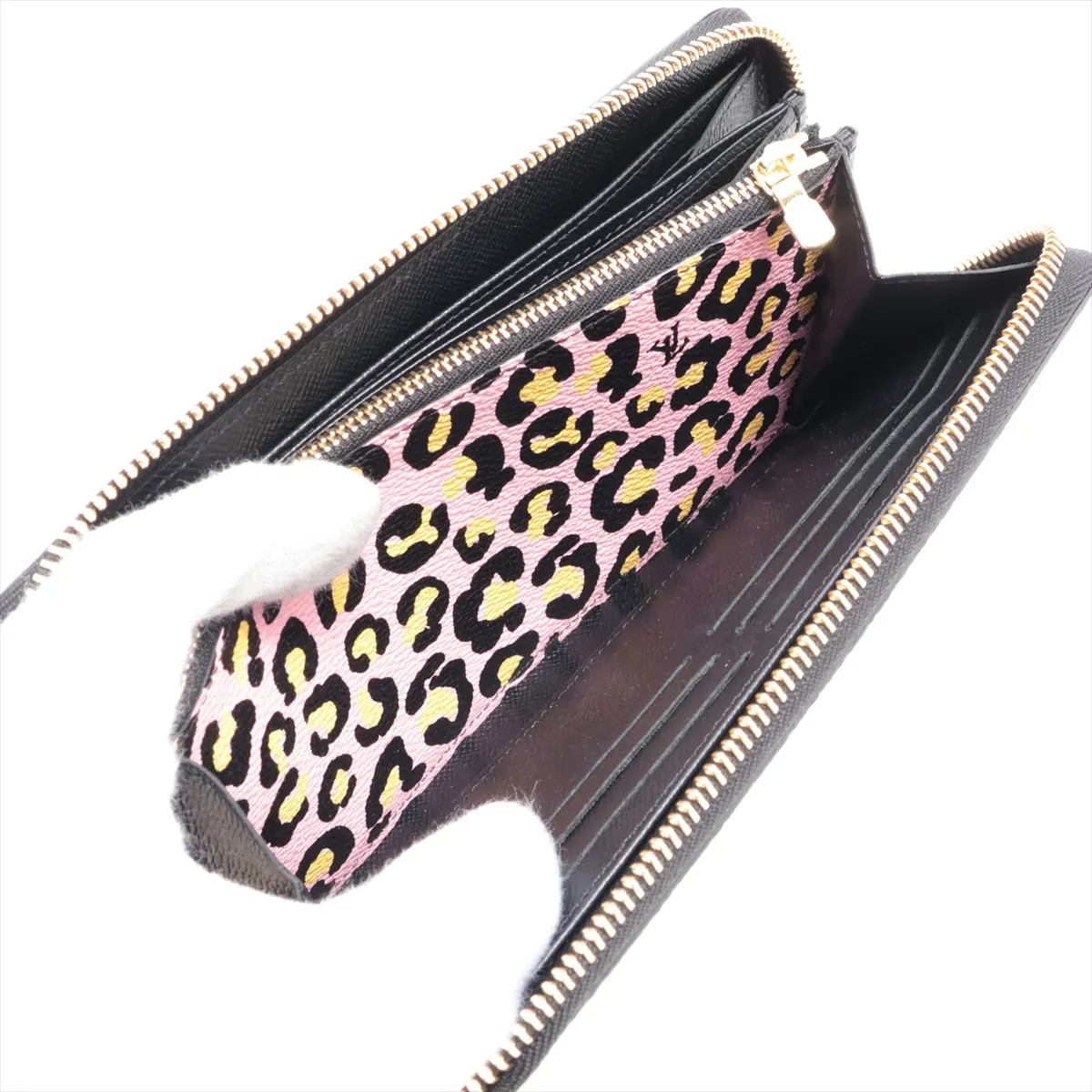 Wild at Heart Zippy Wallet M80683 Black Round Zip Wallet (RFID detected) — view 8