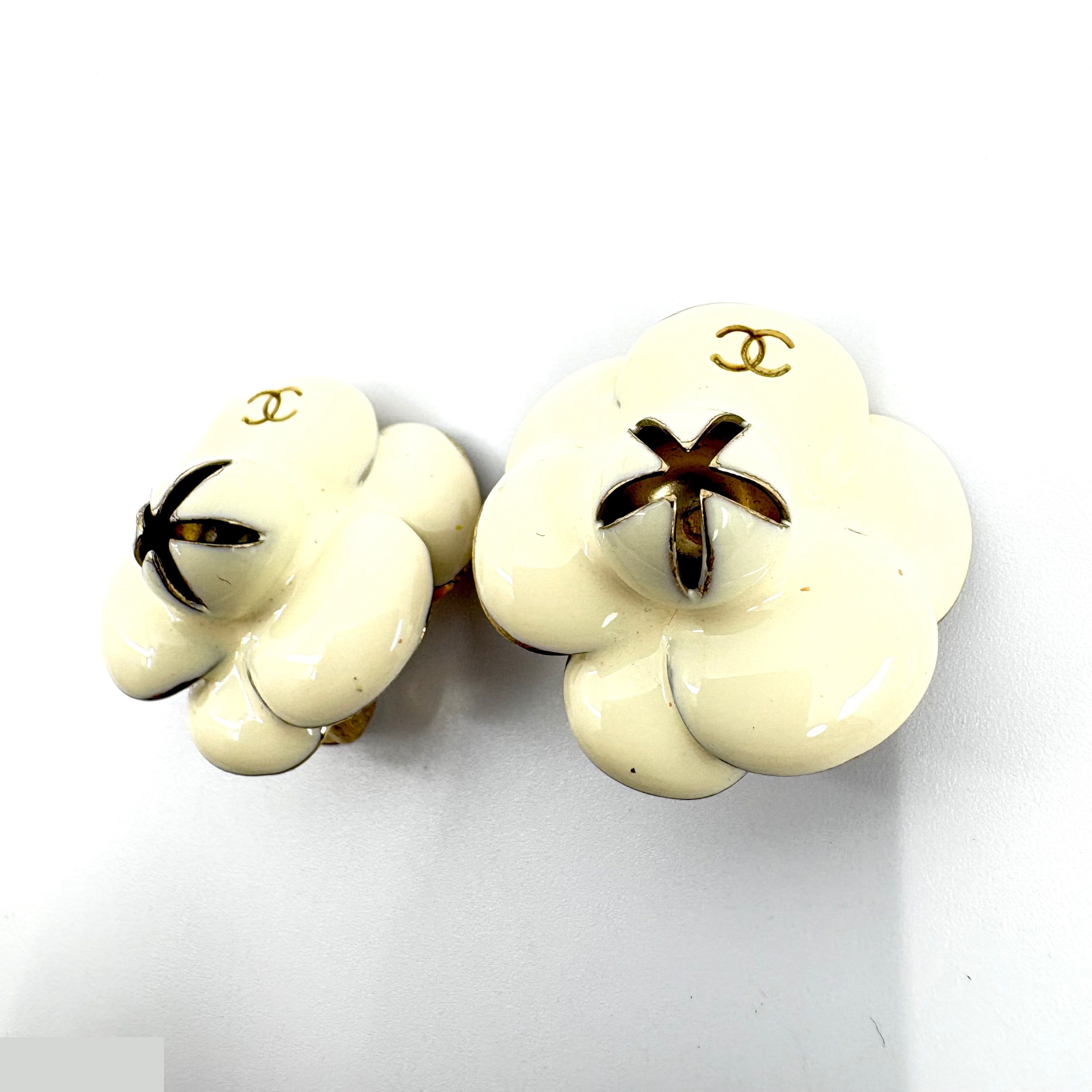 Camellia (precious metal) earrings — view 2