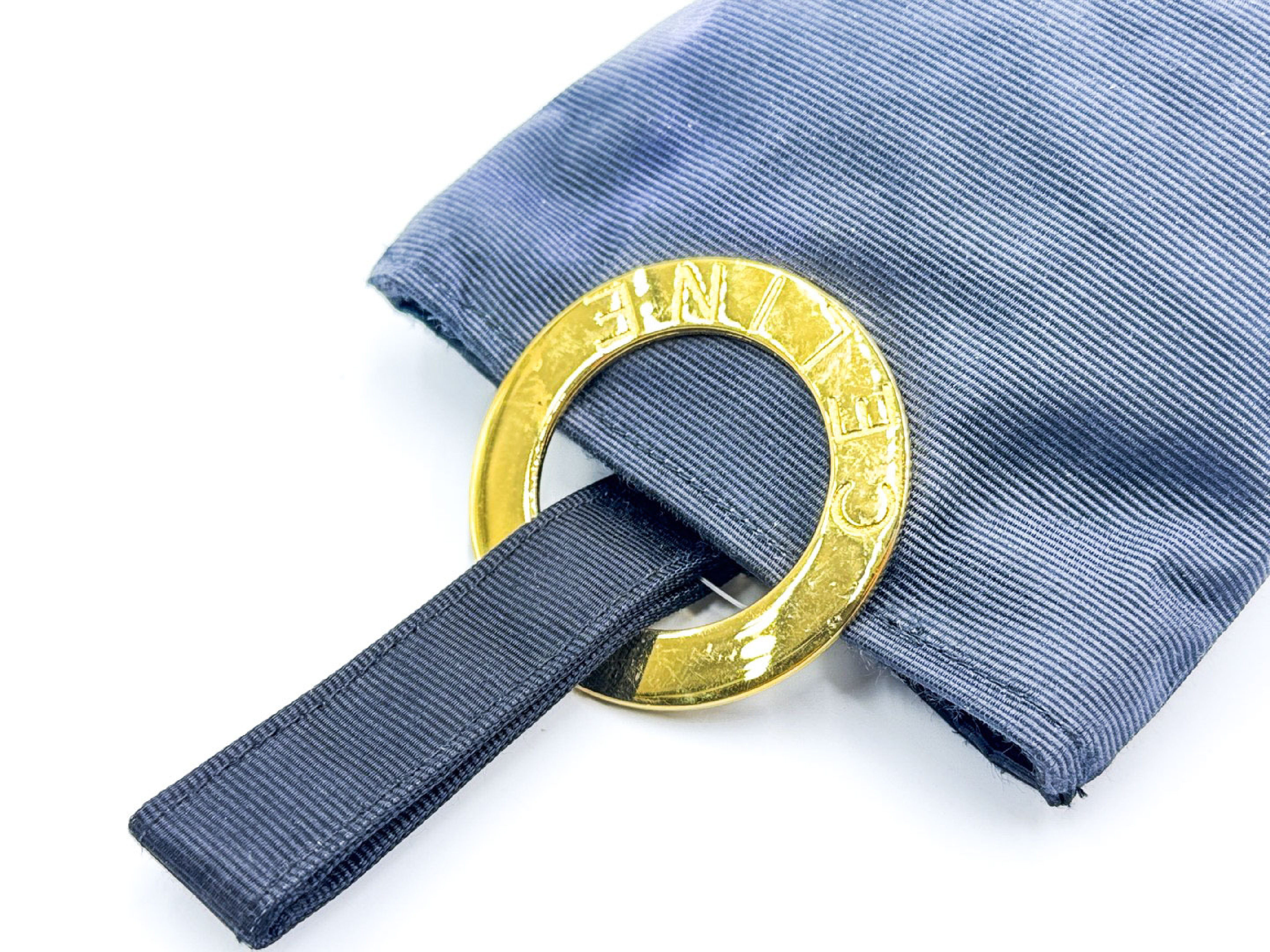 Circle clasp, gold hardware, black pouch — view 3
