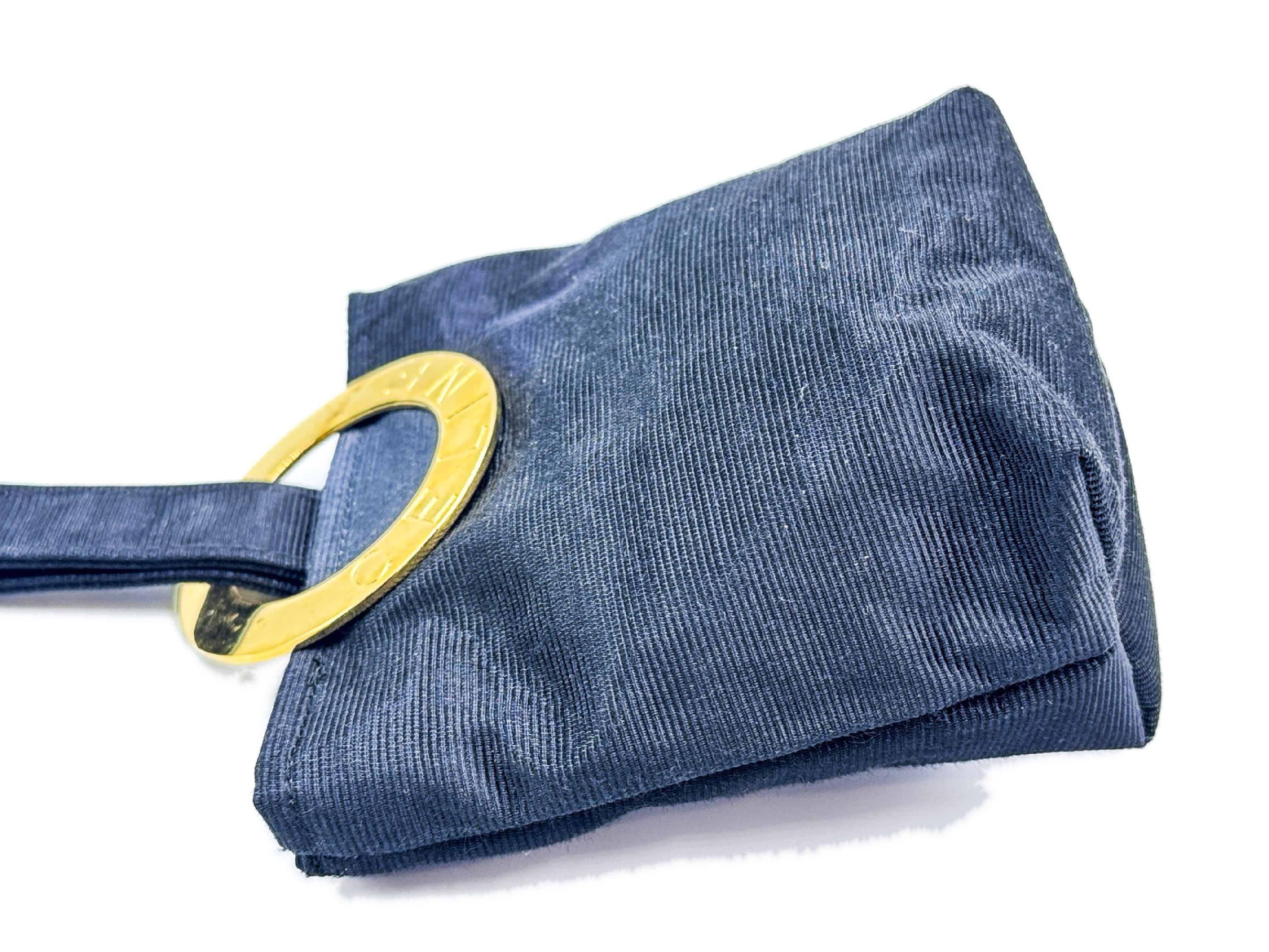 Circle clasp, gold hardware, black pouch — view 4