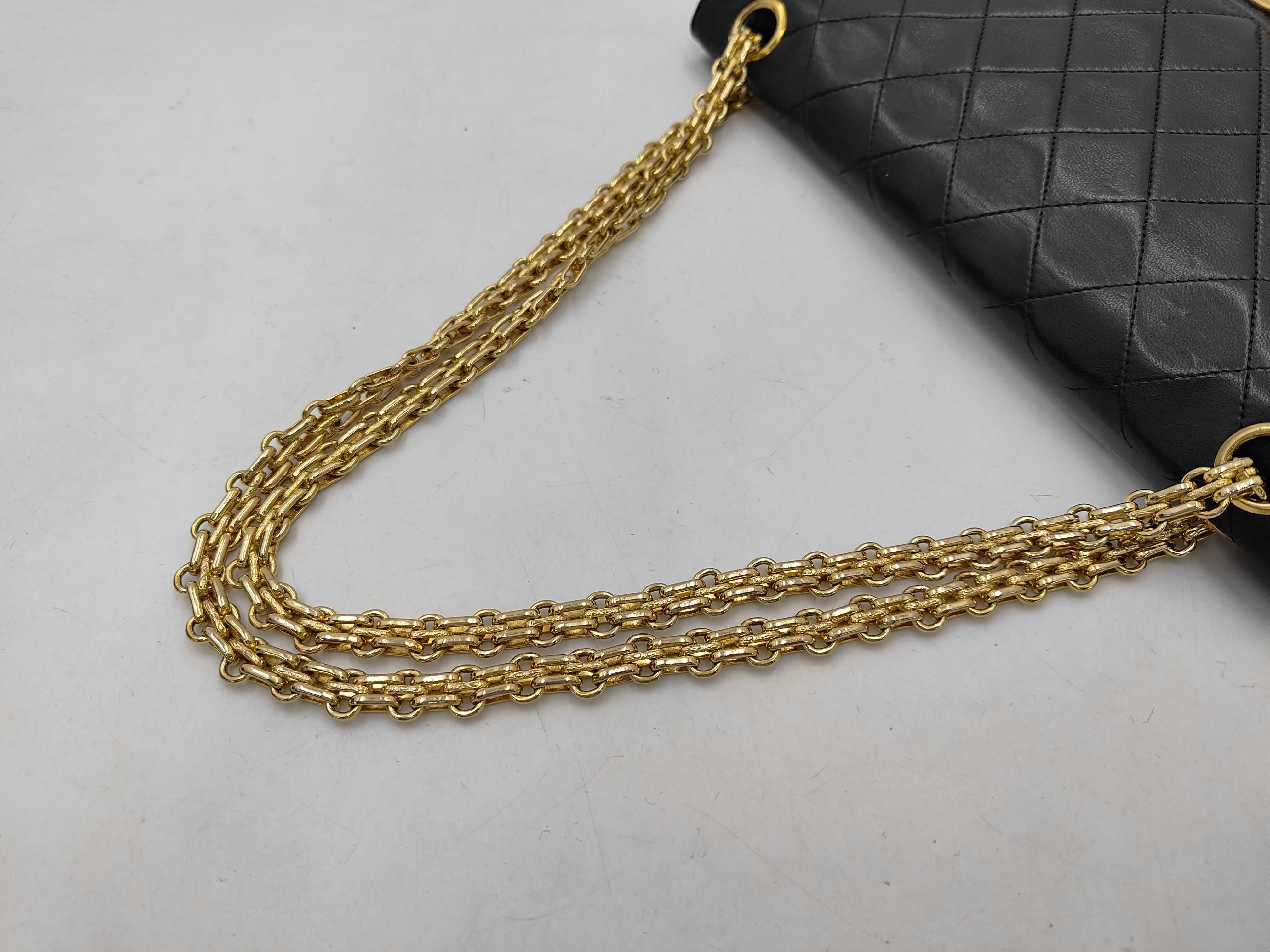 Matelassé 25 Lambskin Gold Hardware Double Flap Chain Shoulder Bag Vintage Series 2 Black Shoulder Bag — view 5
