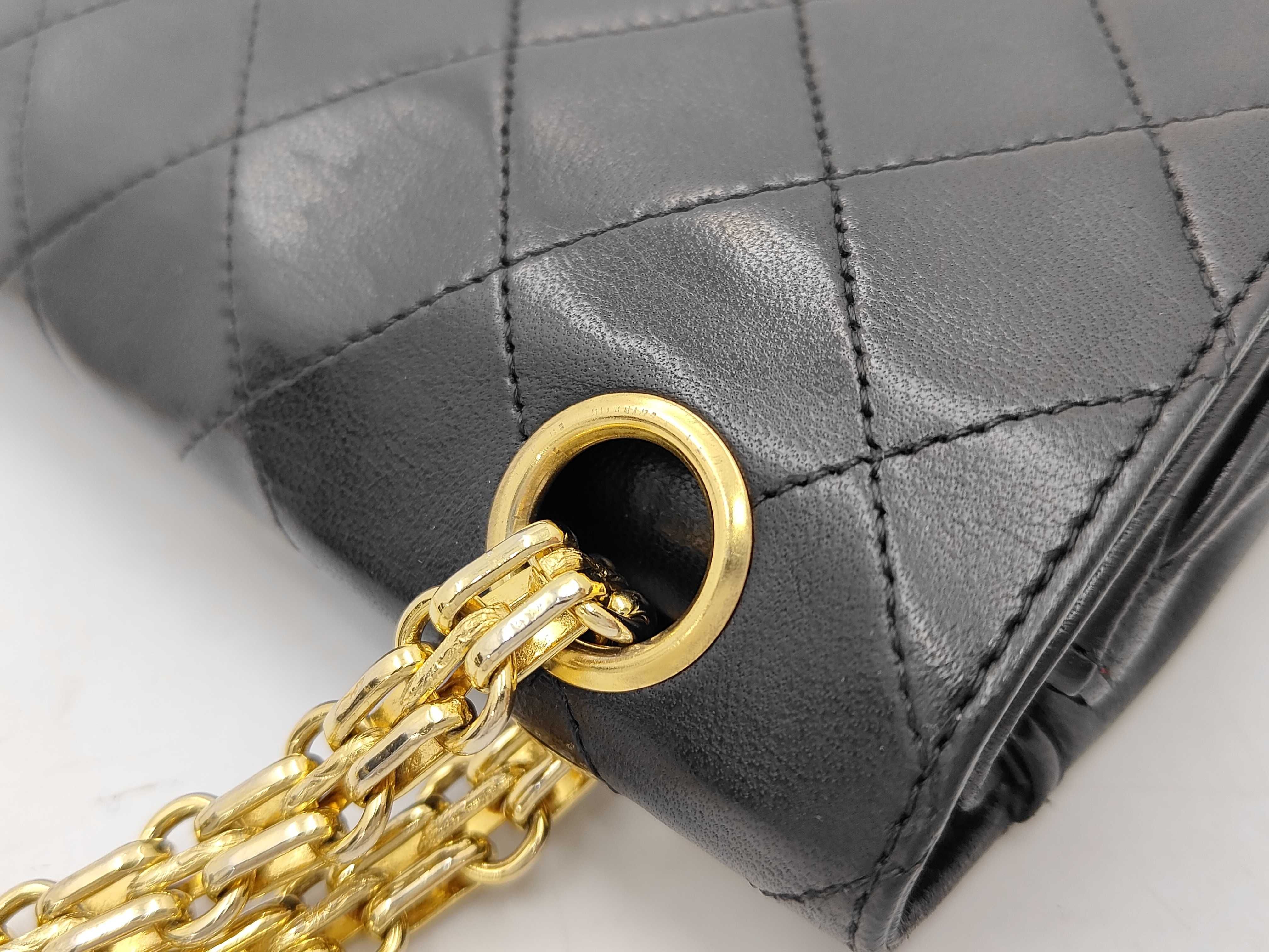 Matelassé 25 Lambskin Gold Hardware Double Flap Chain Shoulder Bag Vintage Series 2 Black Shoulder Bag — view 6