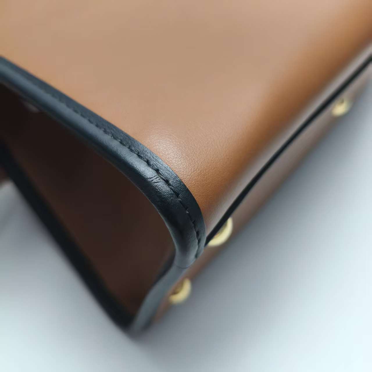 【*Shipped from: China*】FENDI Runaway Leather Shoulder Bag — view 10