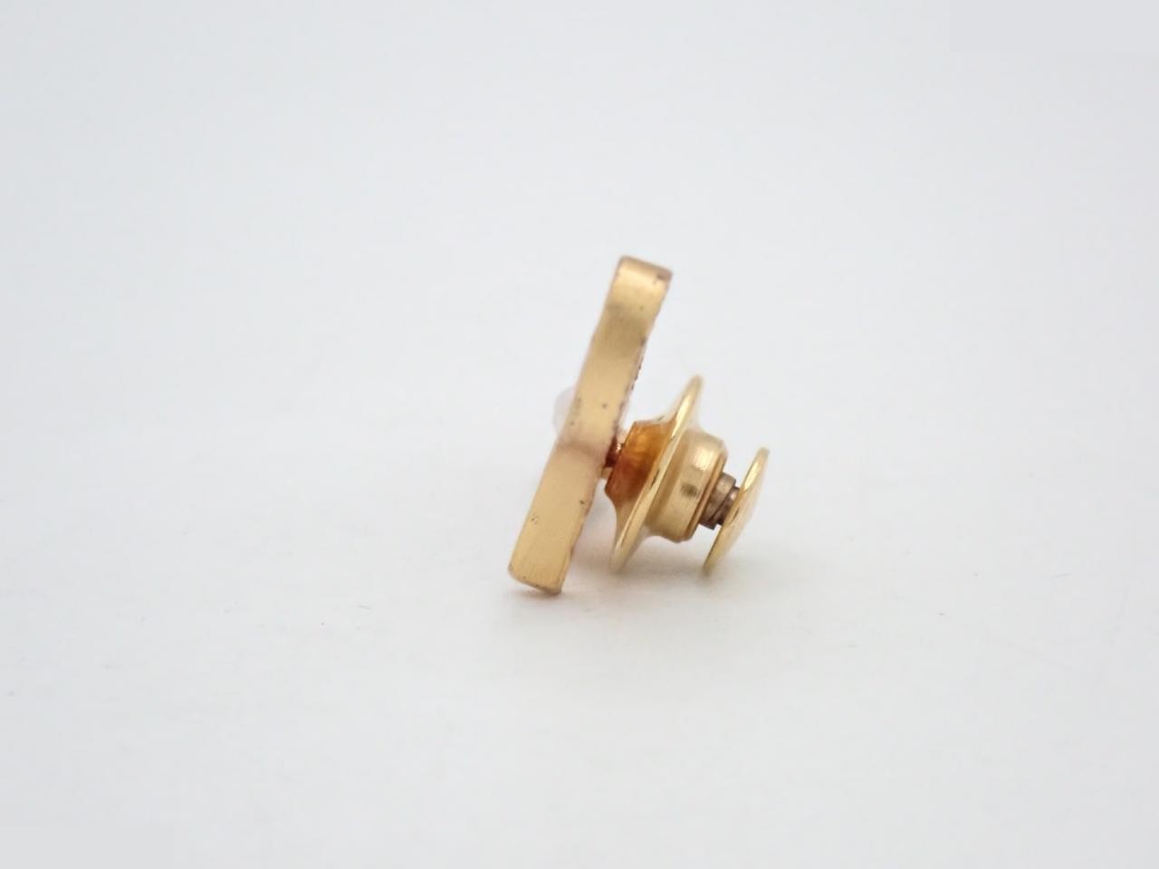 High heel shaped pin brooch — view 3