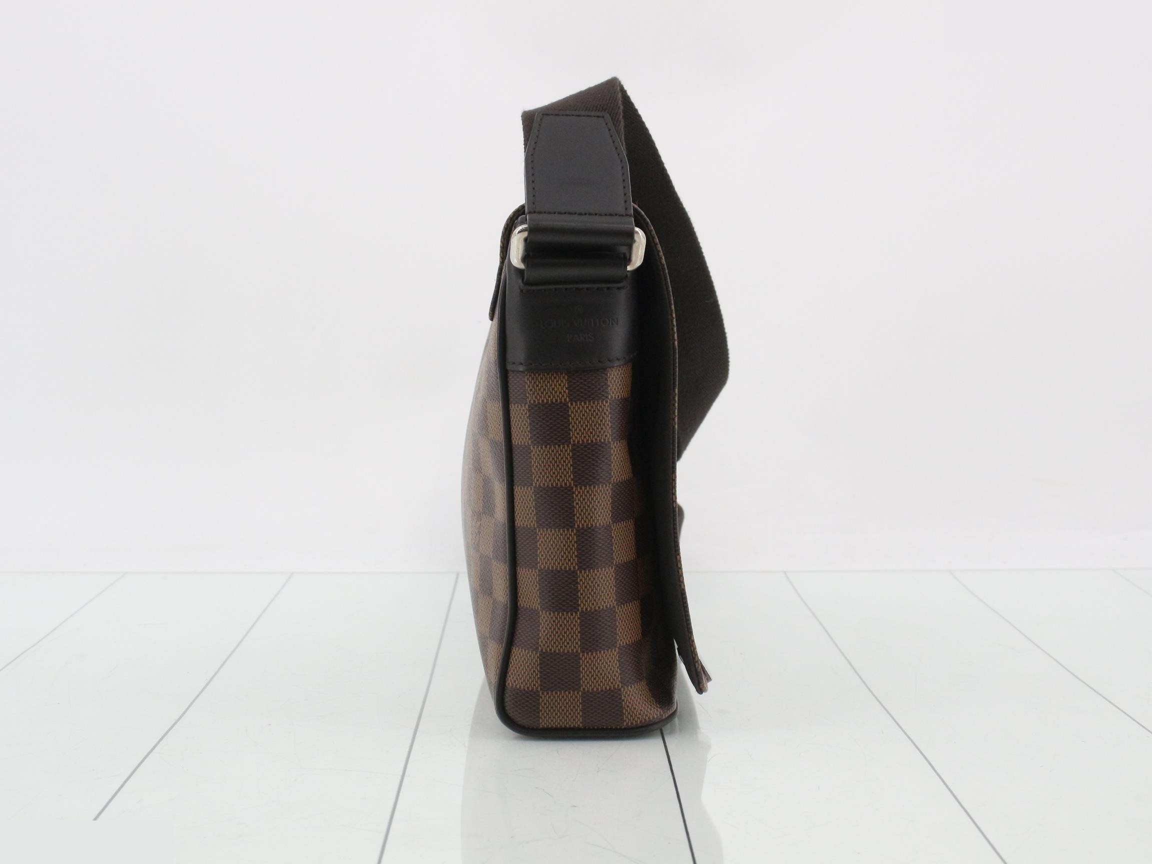 Damier District PM NM Shoulder Bag — view 4