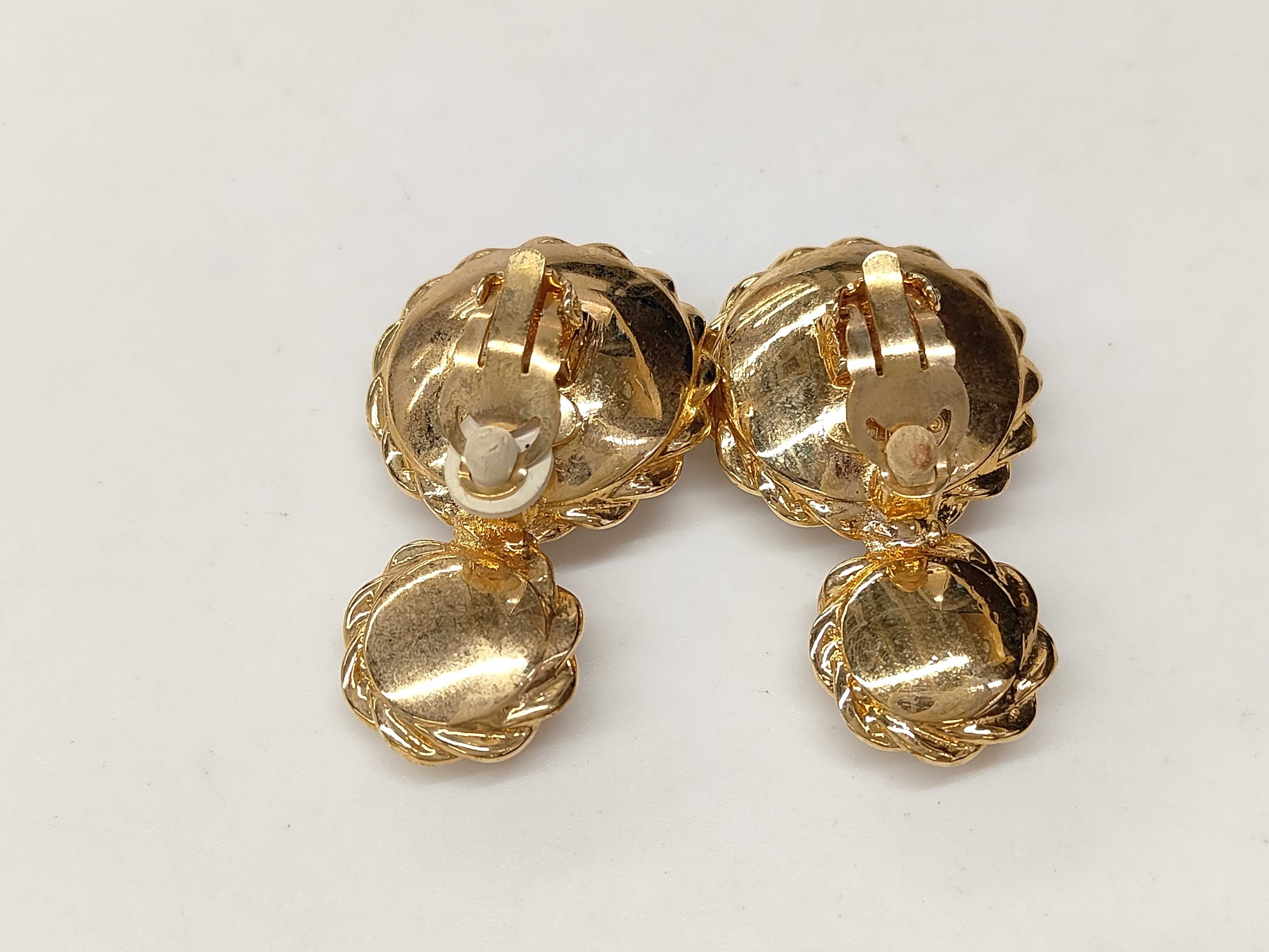 Double Pearl Twist Earrings in White and Gold (Precious Metal) — view 3
